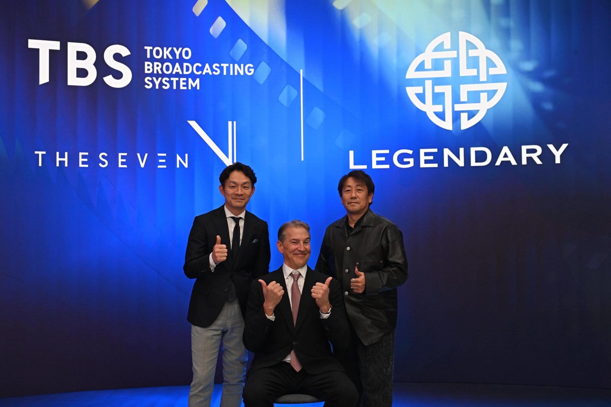 左からTBSホールディングス 瀬戸口克陽執行役員、Legendary Entertainment Josh Grode CEO、THE SEVEN 森井輝 Chief Content Officer(2026年1月撮影)