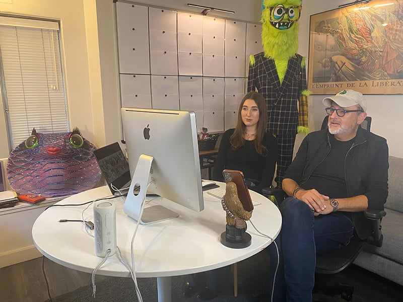 クレイグ・プレスティス（右）とクララ・プレスティス（左）©SMART DOG MEDIA