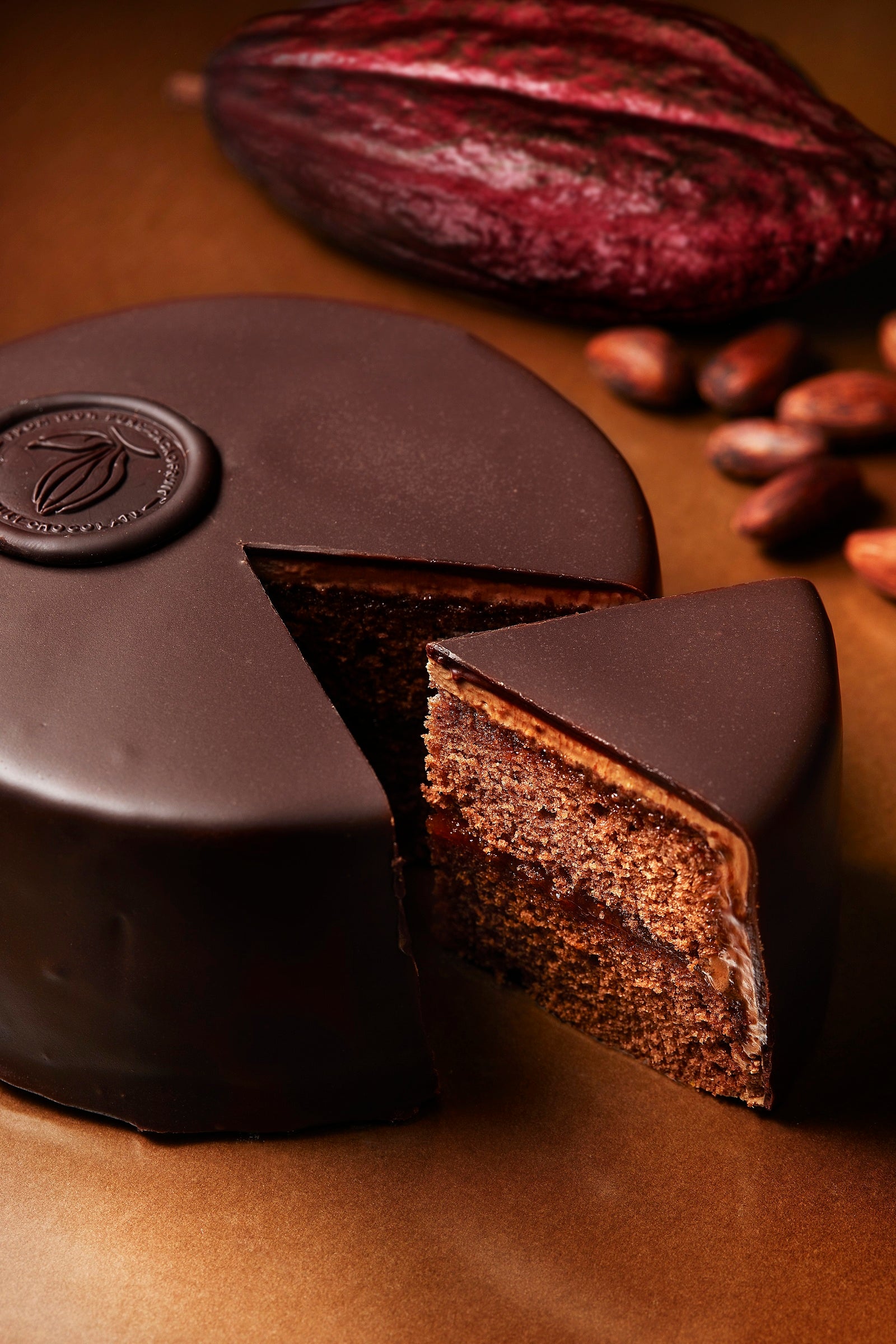 ホールフルーツチョコレートを使ってリニューアルした　ザッハトルテ