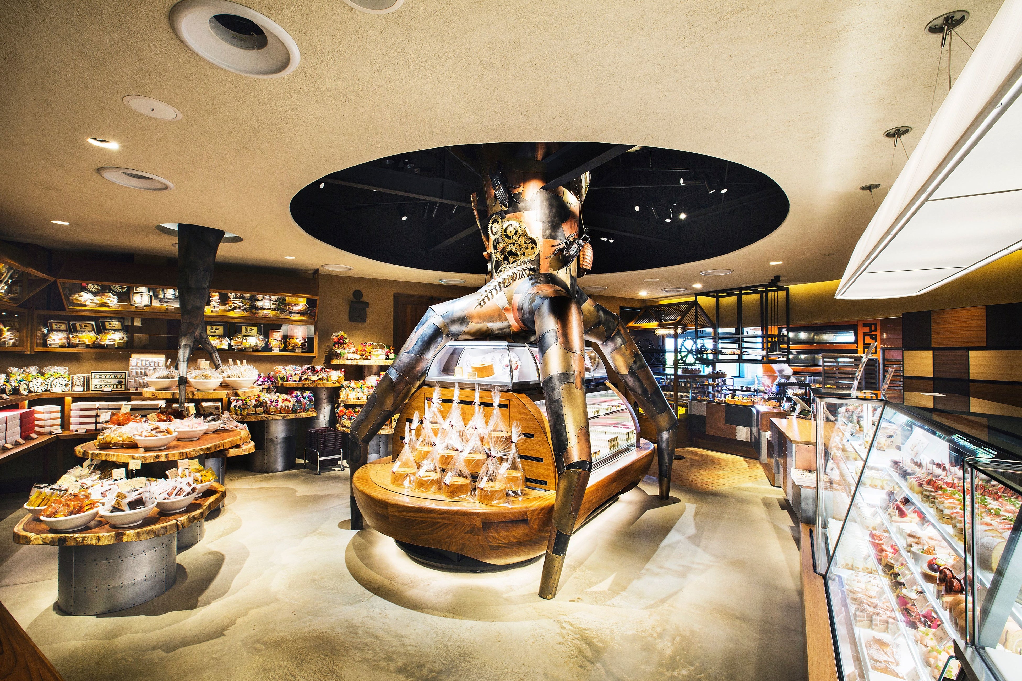 エスコヤマ本店パティスリー内観