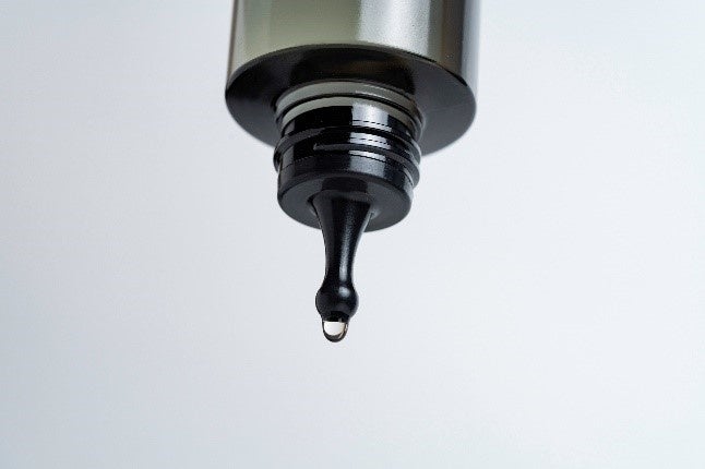 プッシュ不要なノズル式　(薬用スカルプエッセンスオム)