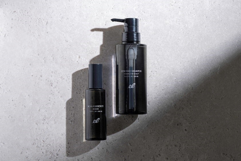 左 薬用スカルプエッセンスオム　右 シンクロシャンプーオム FOR SCALP