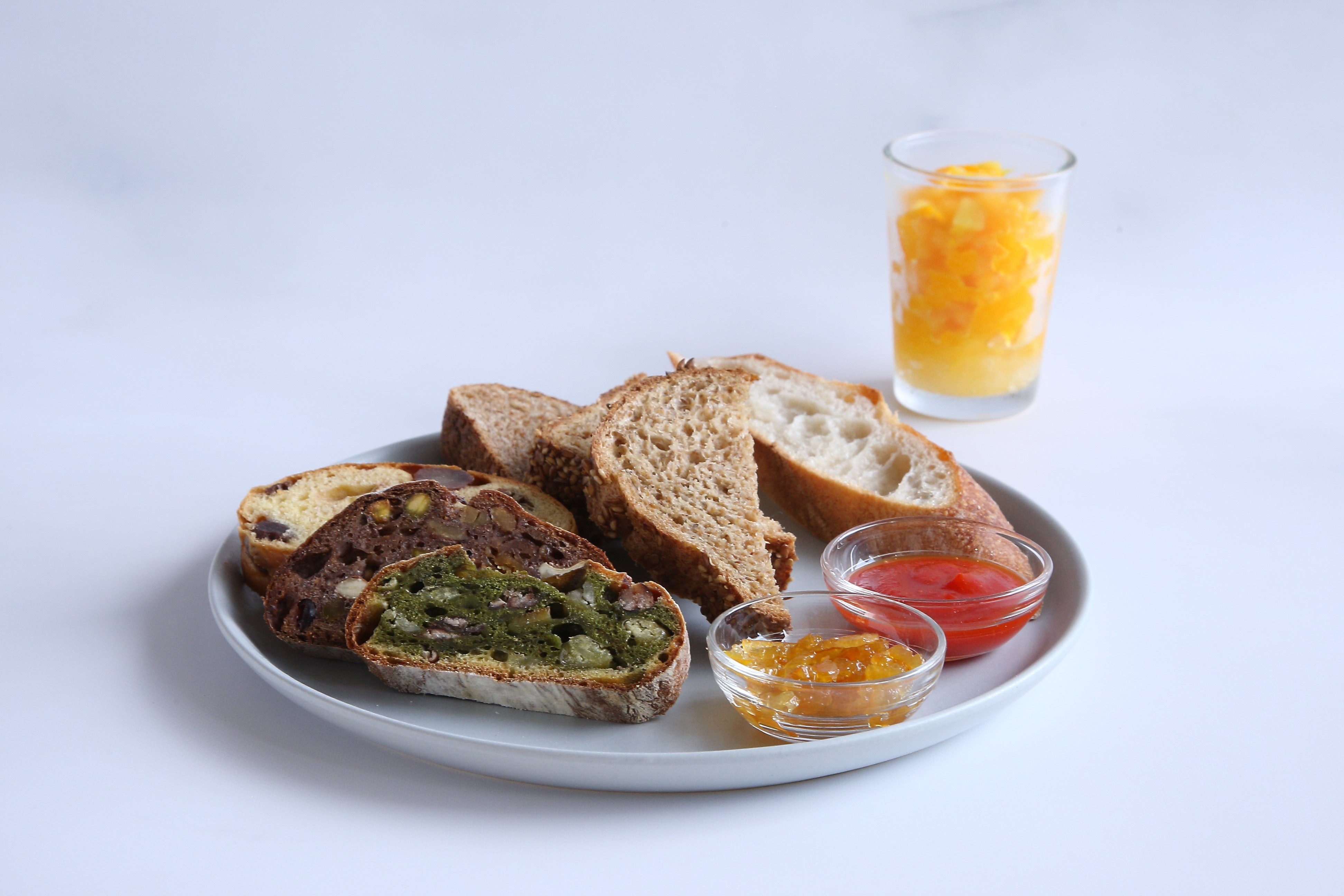 たかみくらプレート：おすすめパンプレート ＋たかみくらファーム ジャム2種 （八朔＋パプリカ）＋ かき氷