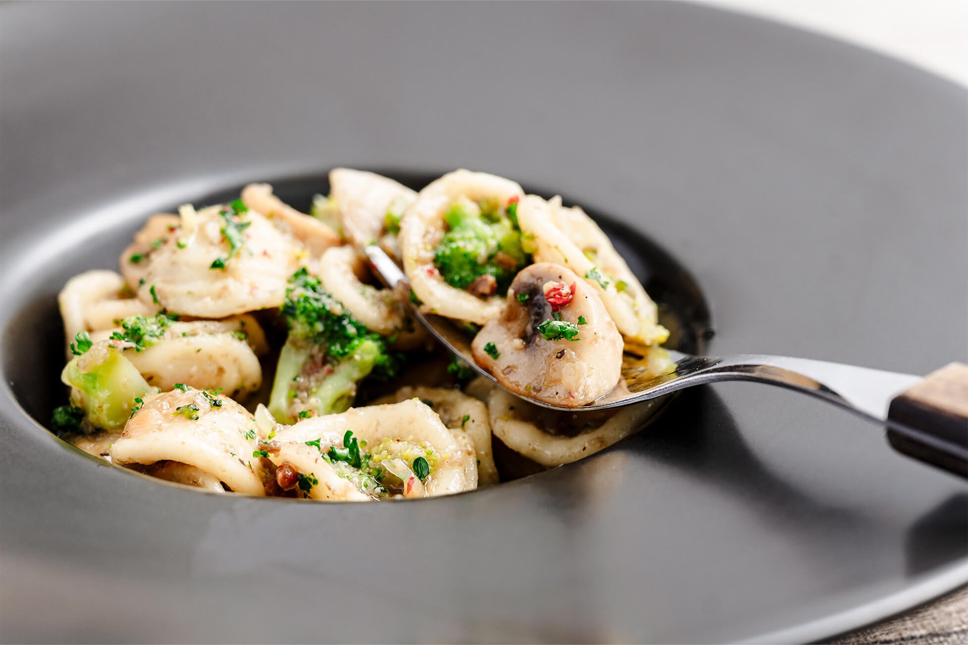 ブロッコリーとデュクセルのオレキエッテ