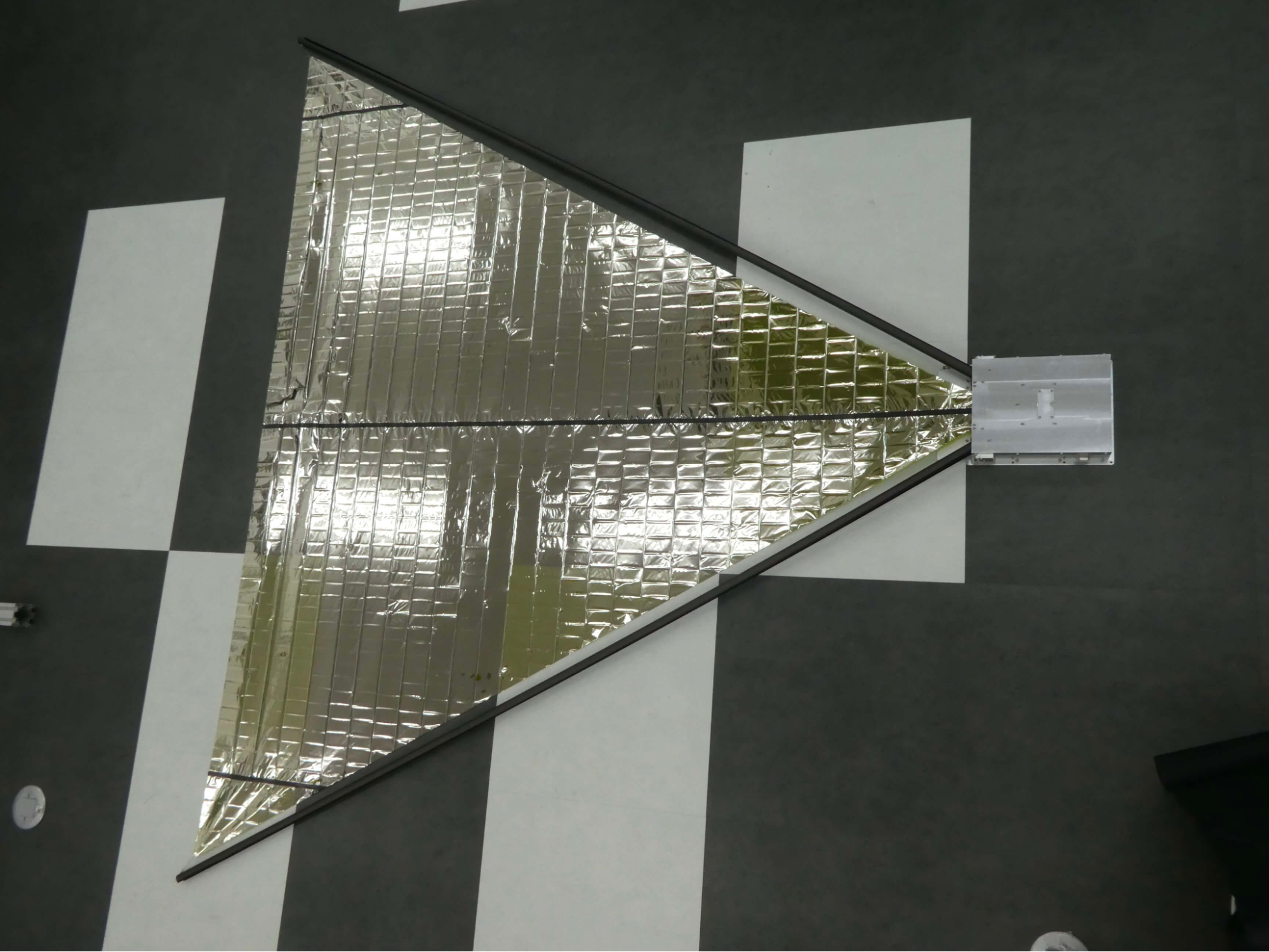 今回実証する超小型衛星用膜面展開型デオービット機構