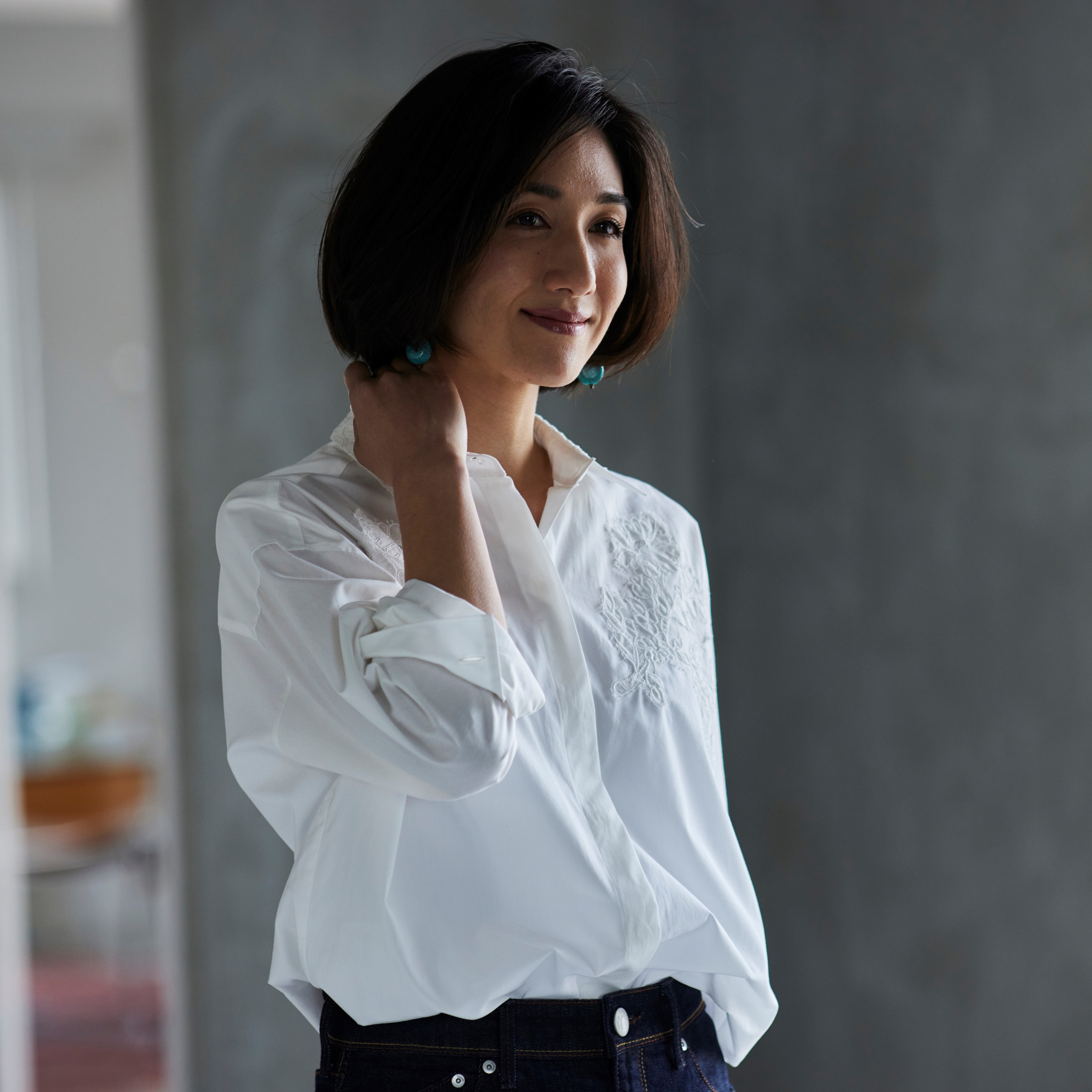 リバーレースブラウス＜シンメトリーフルール＞（全2色）