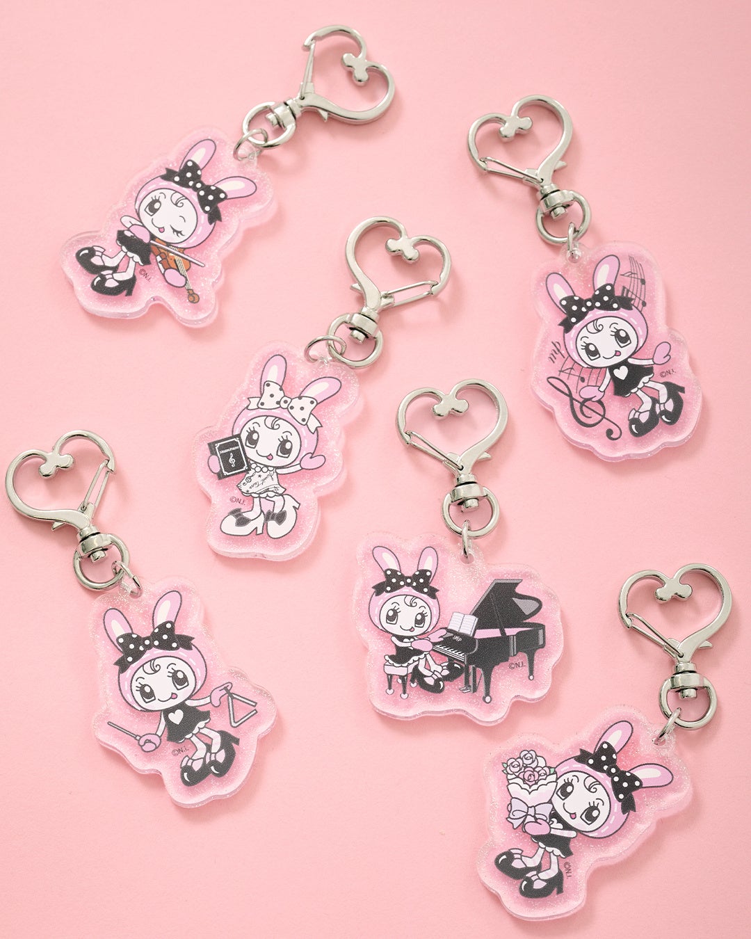 メゾピアノジュニアから、ブランド誕生25周年を記念し、ドレス