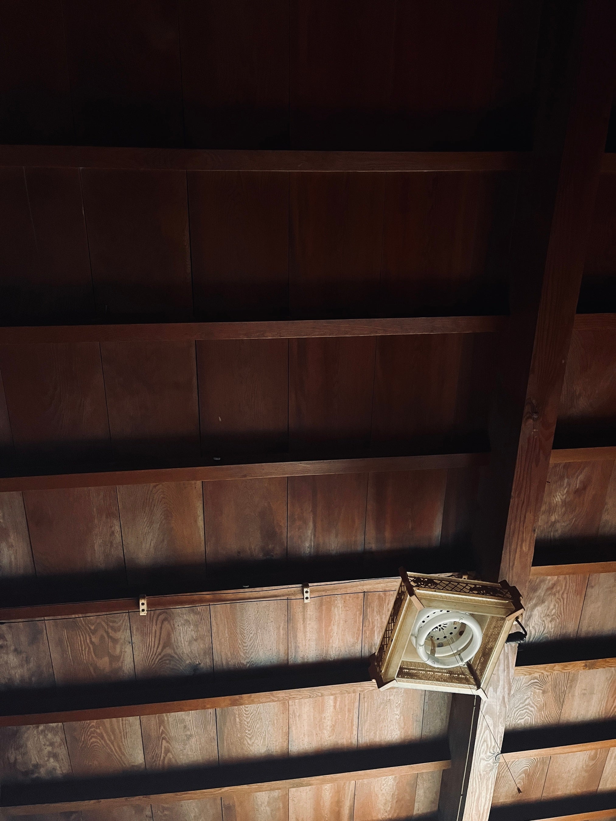 購入したばかりの古民家で思案投げ首…