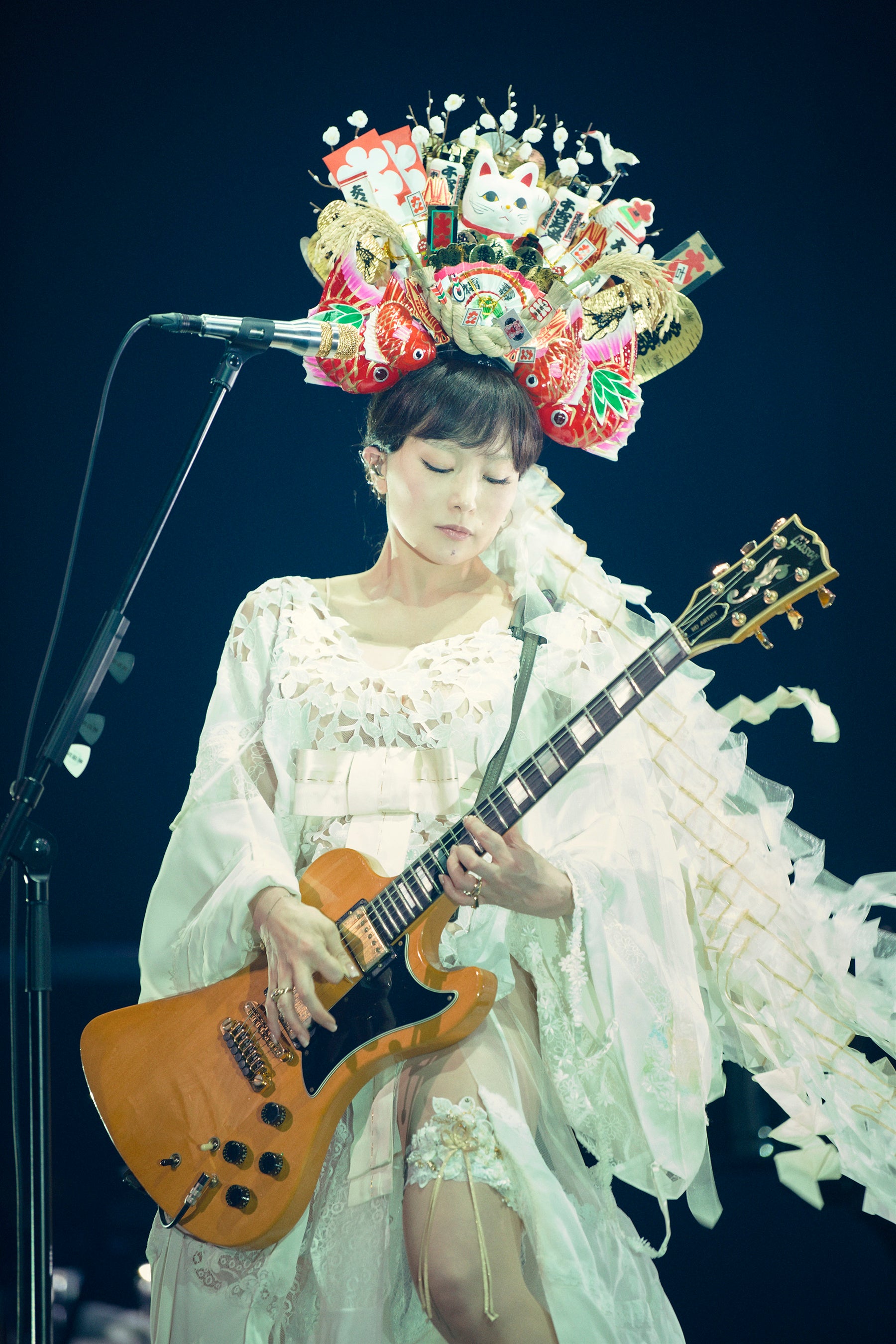 椎名林檎、デビュー25周年記念ライブ『椎名林檎と彼奴等と知る諸