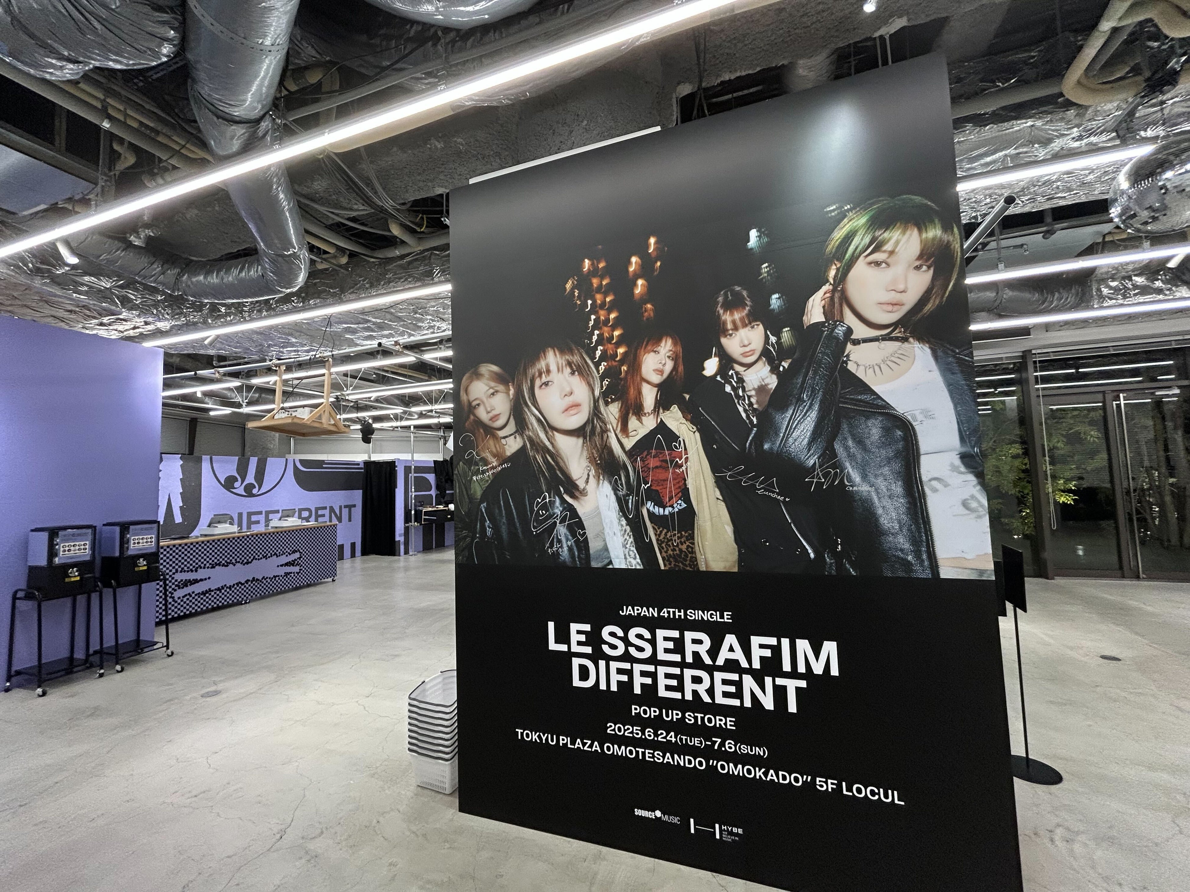 LE SSERAFIM DIFFERENT popup コラボ フーディ LE SSERAFIM DIFFERENT popup コラボ フーディ