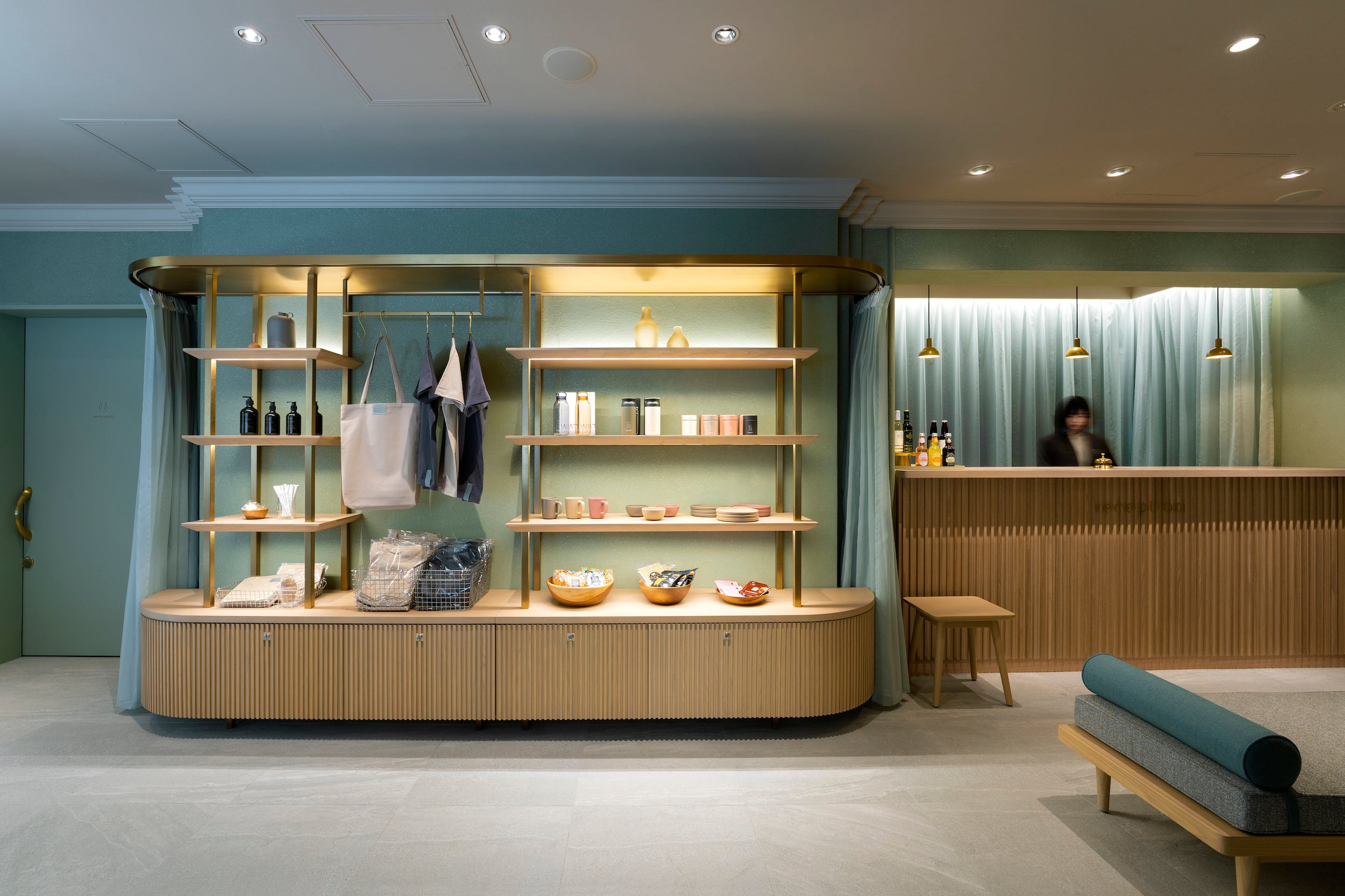 客室備品やショップアイテムなどの一部は、UDS設計事業部内で家具やプロダクト、建材を手がけるチーム「su+」が手がけました。