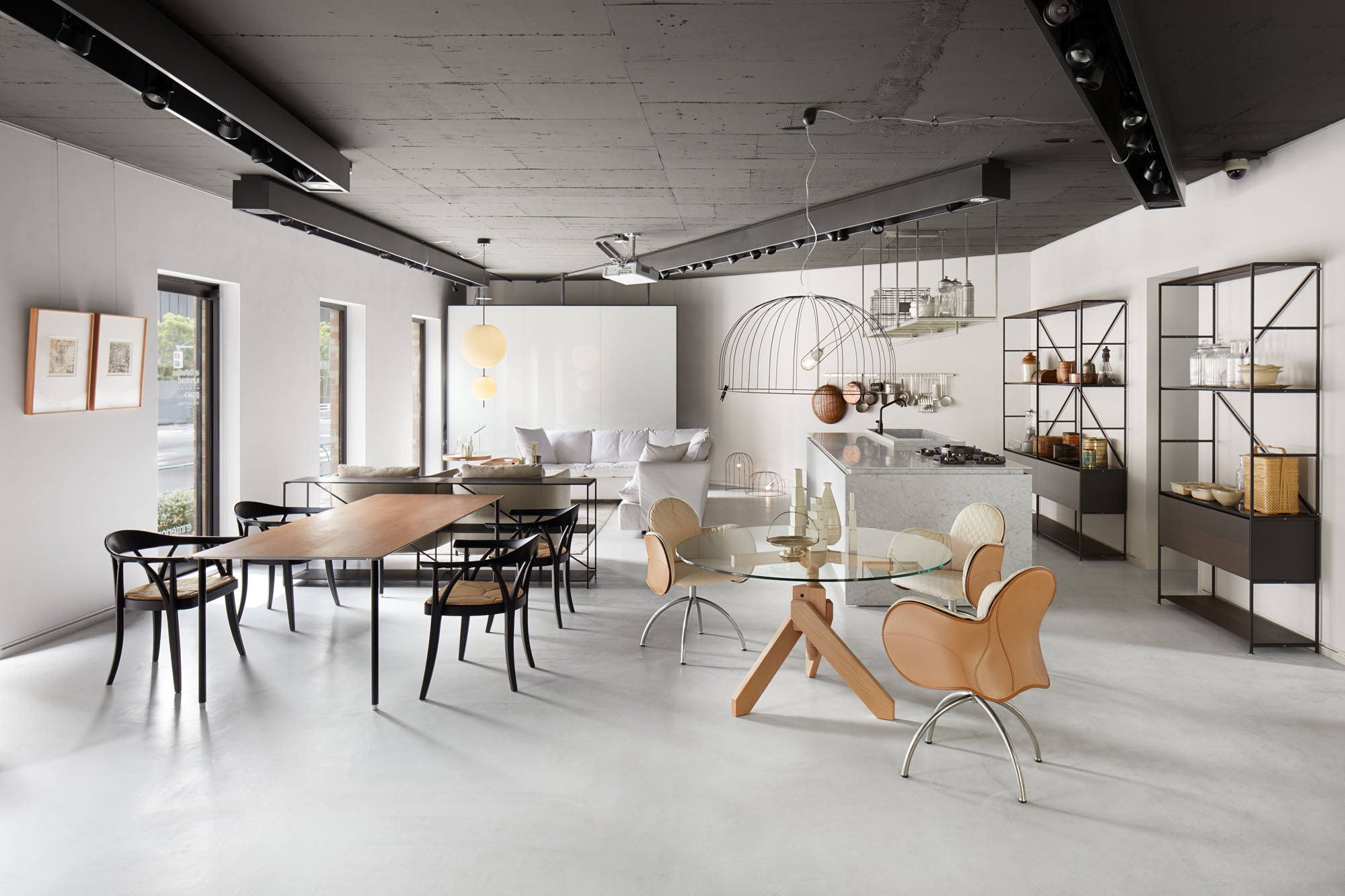 インテリアズ、メインスポンサーとして World Interior Express