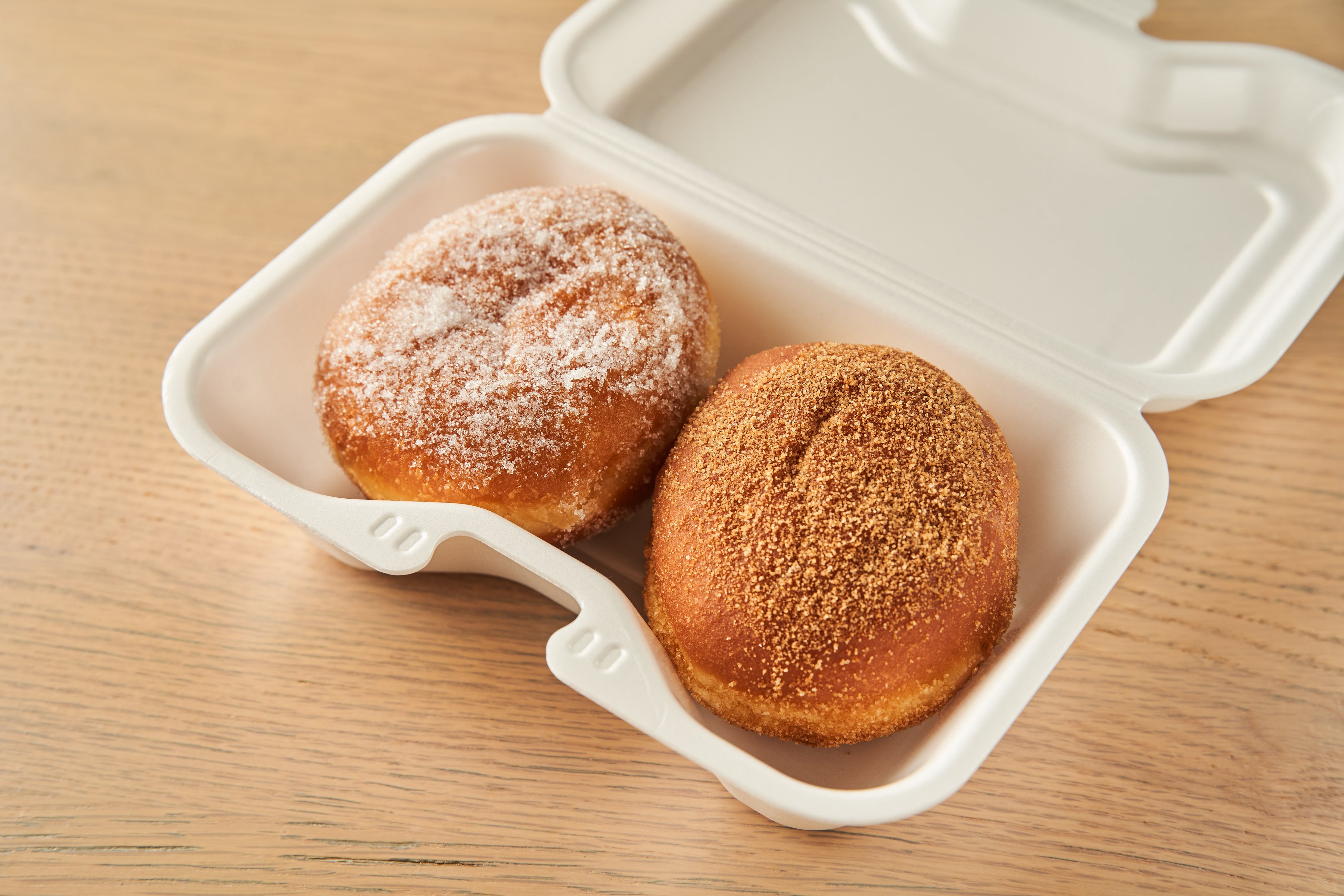 「マラサダ」シュガー・シナモンシュガー　各220円