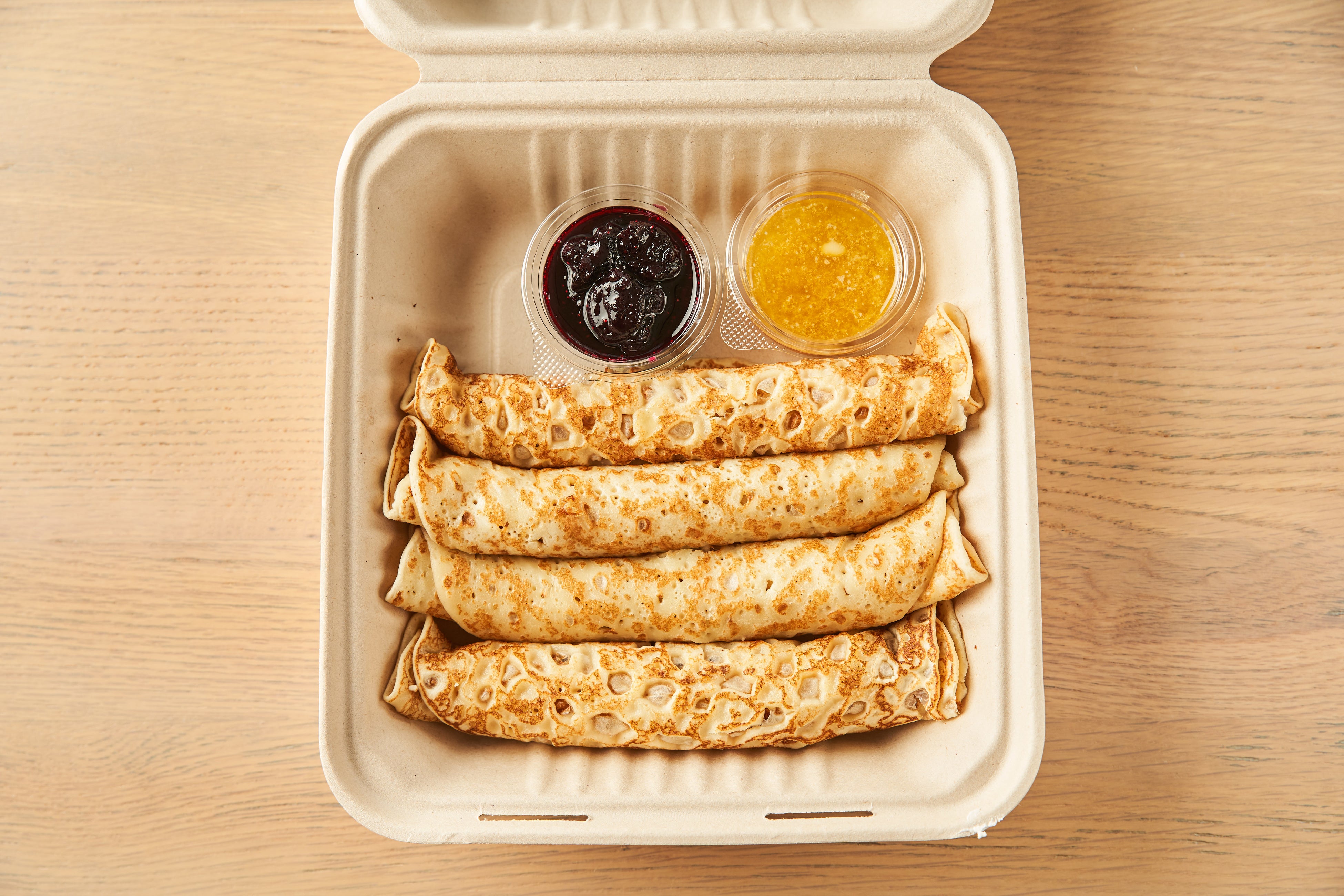 「ロールパンケーキ」　850円