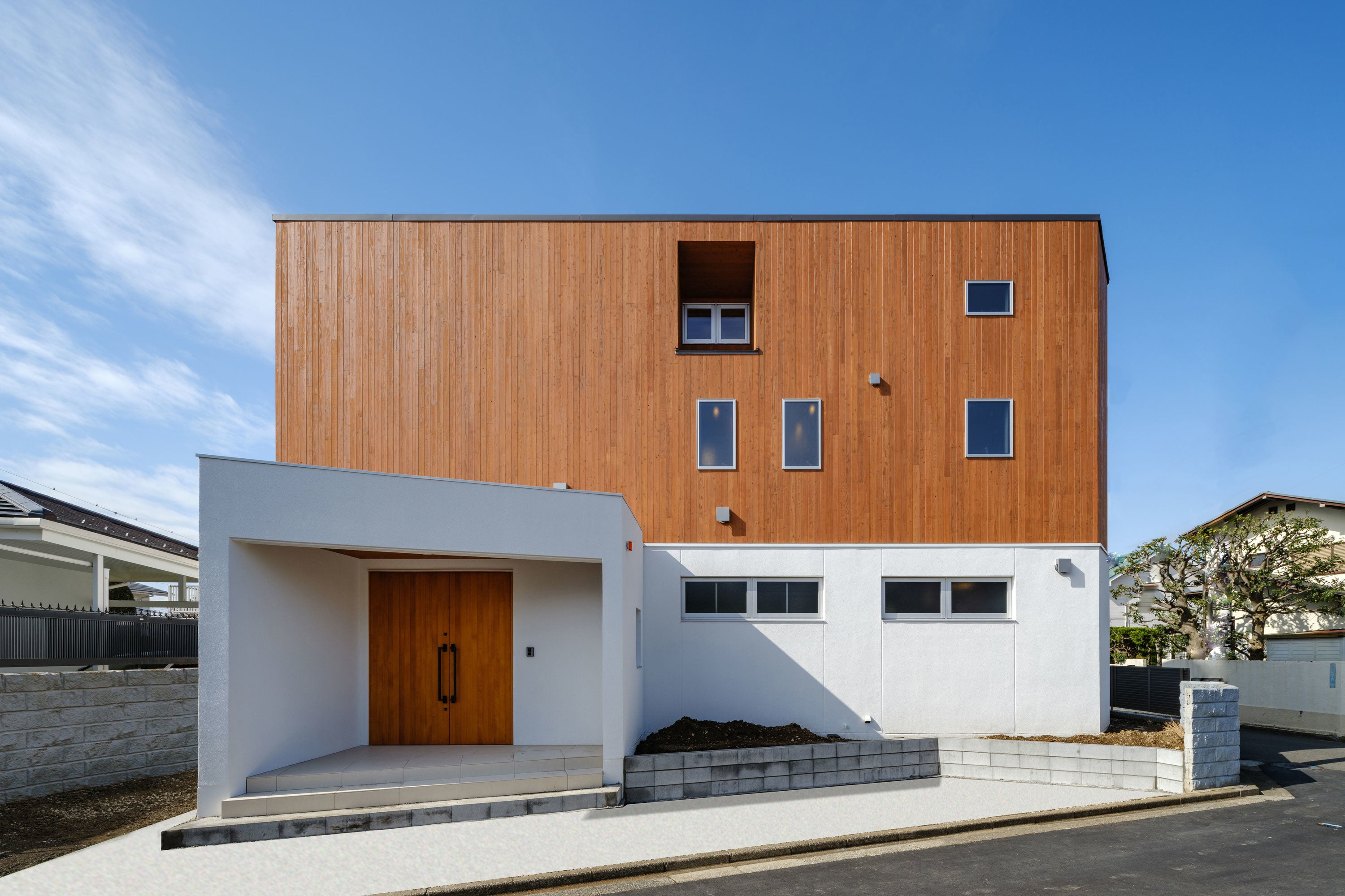 Resort & GARAGE 正面外観