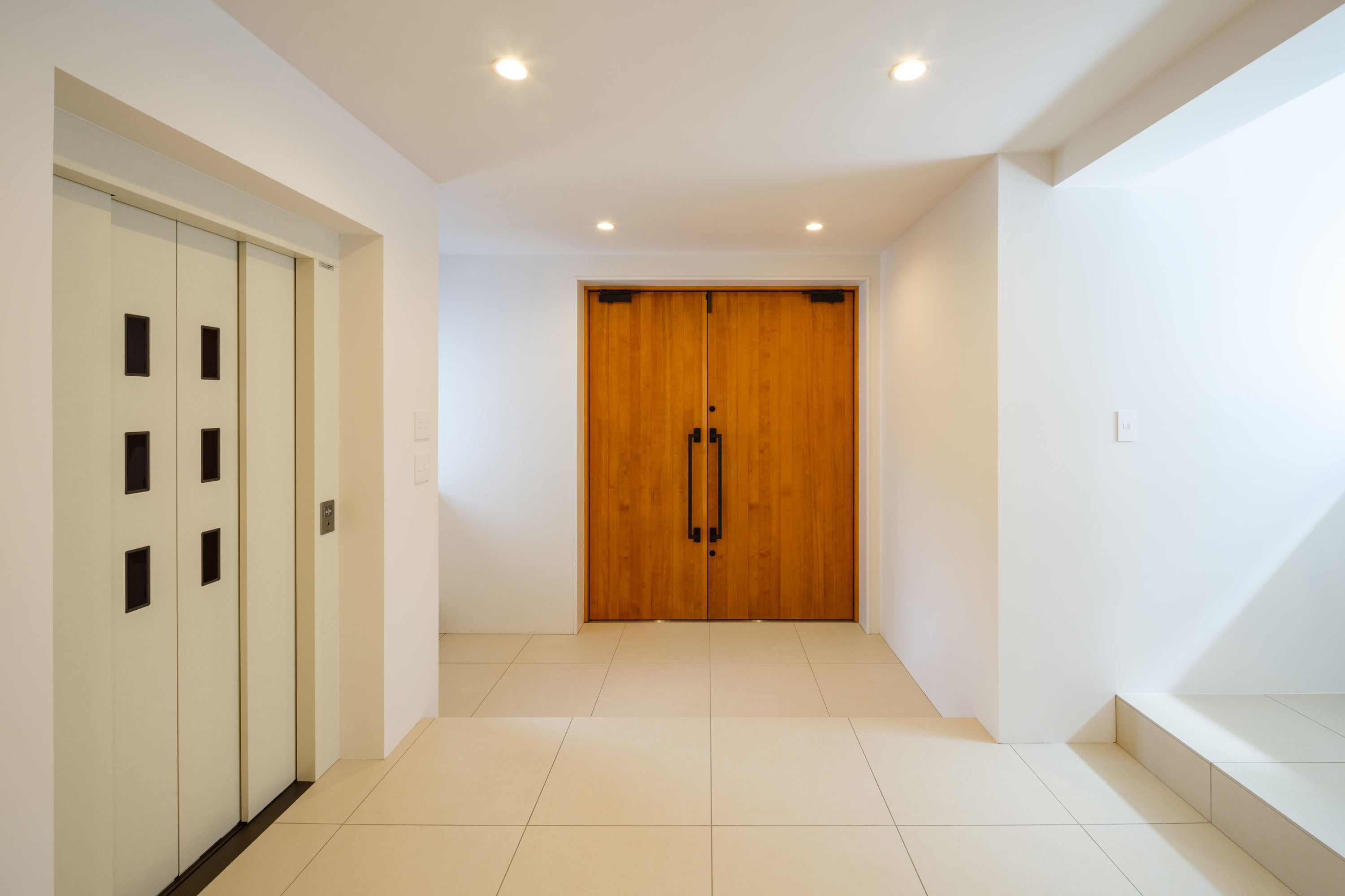 Resort & GARAGE 玄関