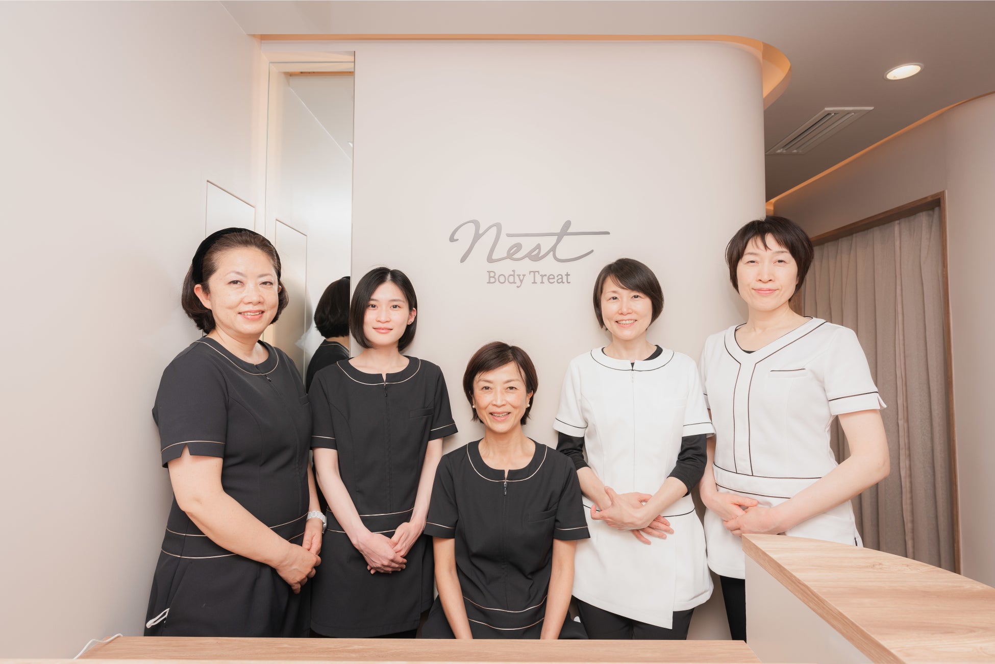 スタッフは全員女性!完全個室・完全予約制の 女性専用美容整体サロンです。