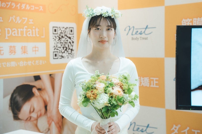 デモンストレーションに花嫁モデルが登場！