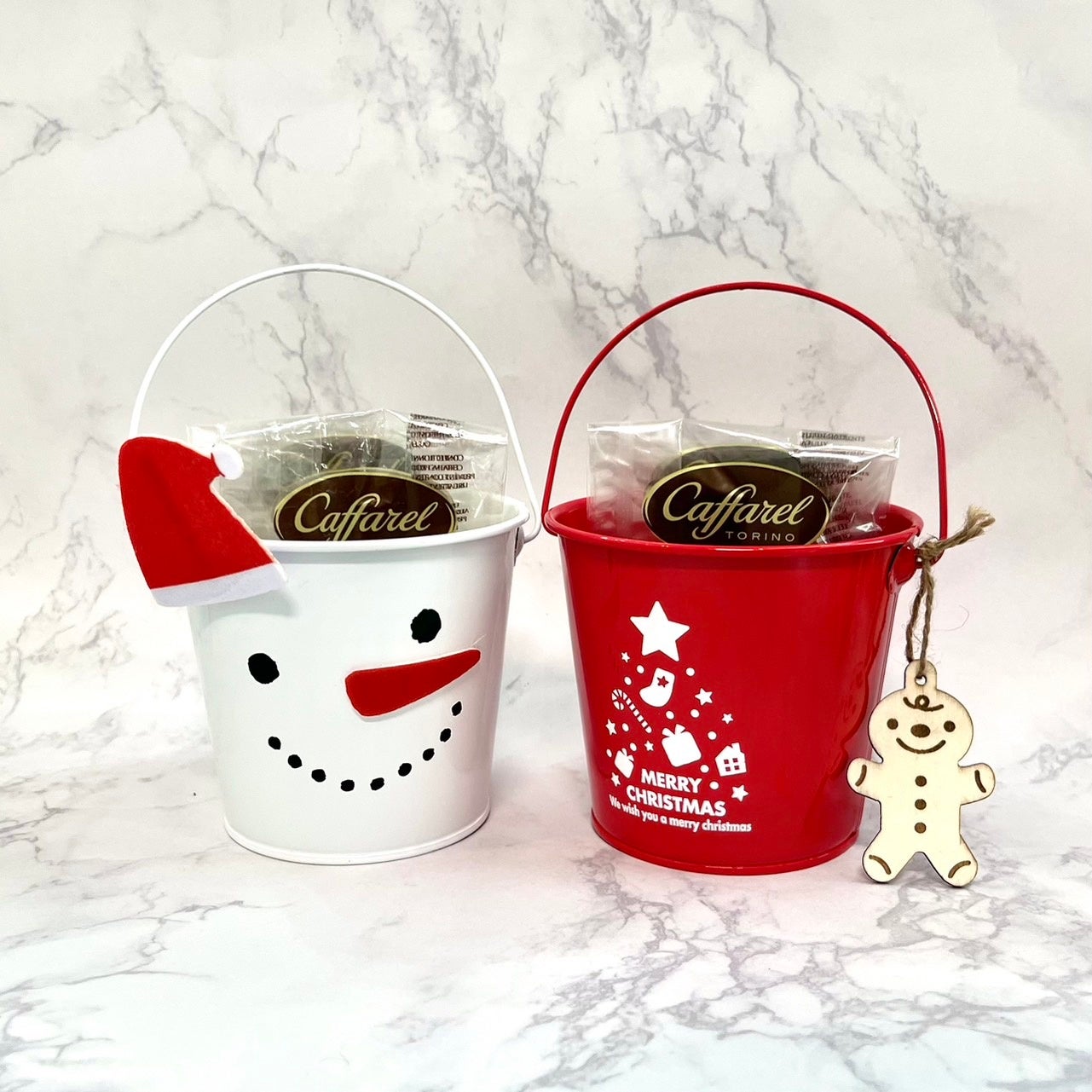 「カファレル クリスマスバケット スノーマン」(左) 「カファレル クリスマスバケット ミニツリー」(右)