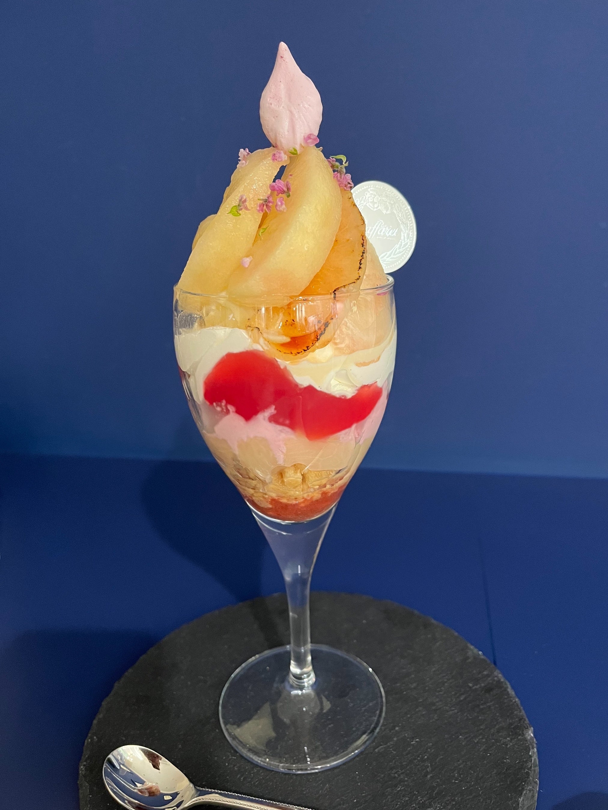 リニューアル記念新作ドルチェ「パルフェ イル カファレル ペスカ」