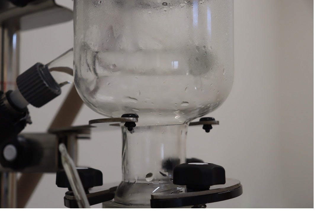 五島産100%・再生可能エネルギーで稼働する原料工場での製造の様子