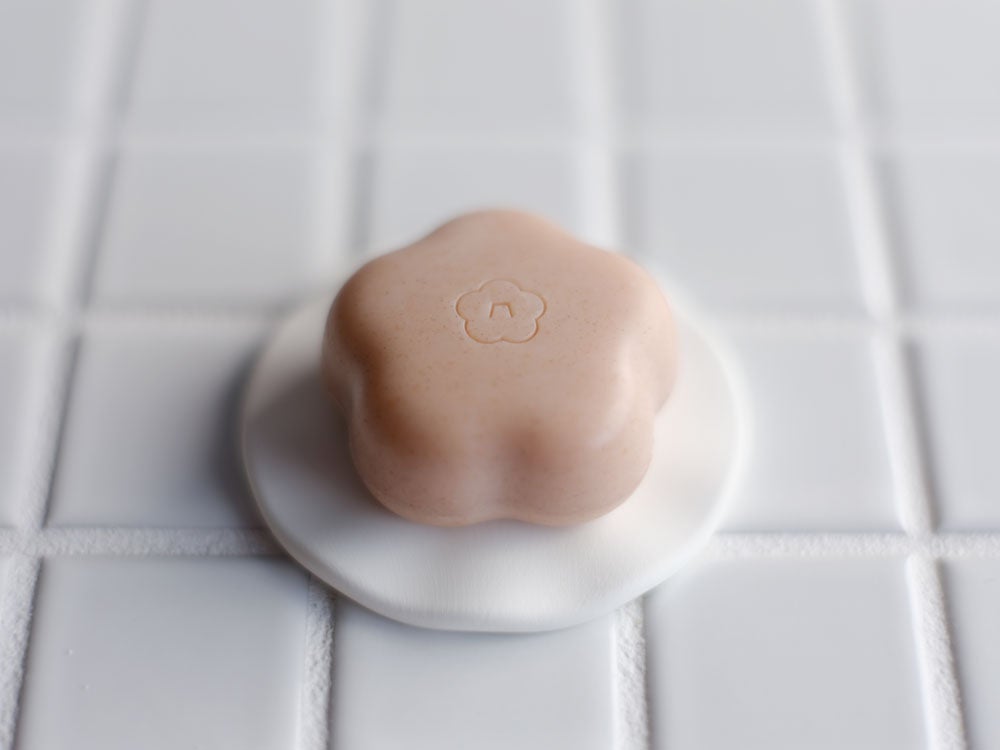 椿酵母せっけん 60g(¥1800- 税込)、110g (¥ 2800- 税込）