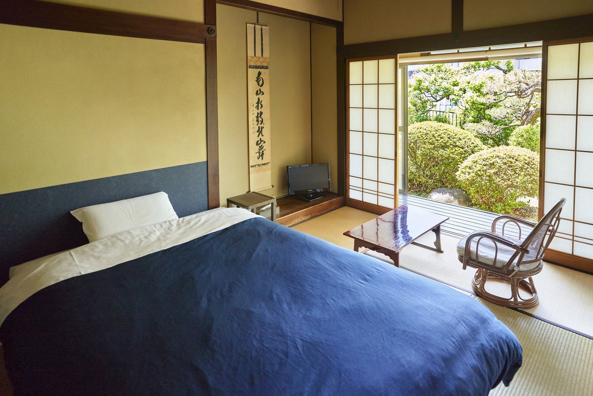 明治38年建設「山つつじ」(定員1〜4名/和室二間+小部屋/日本庭園付)