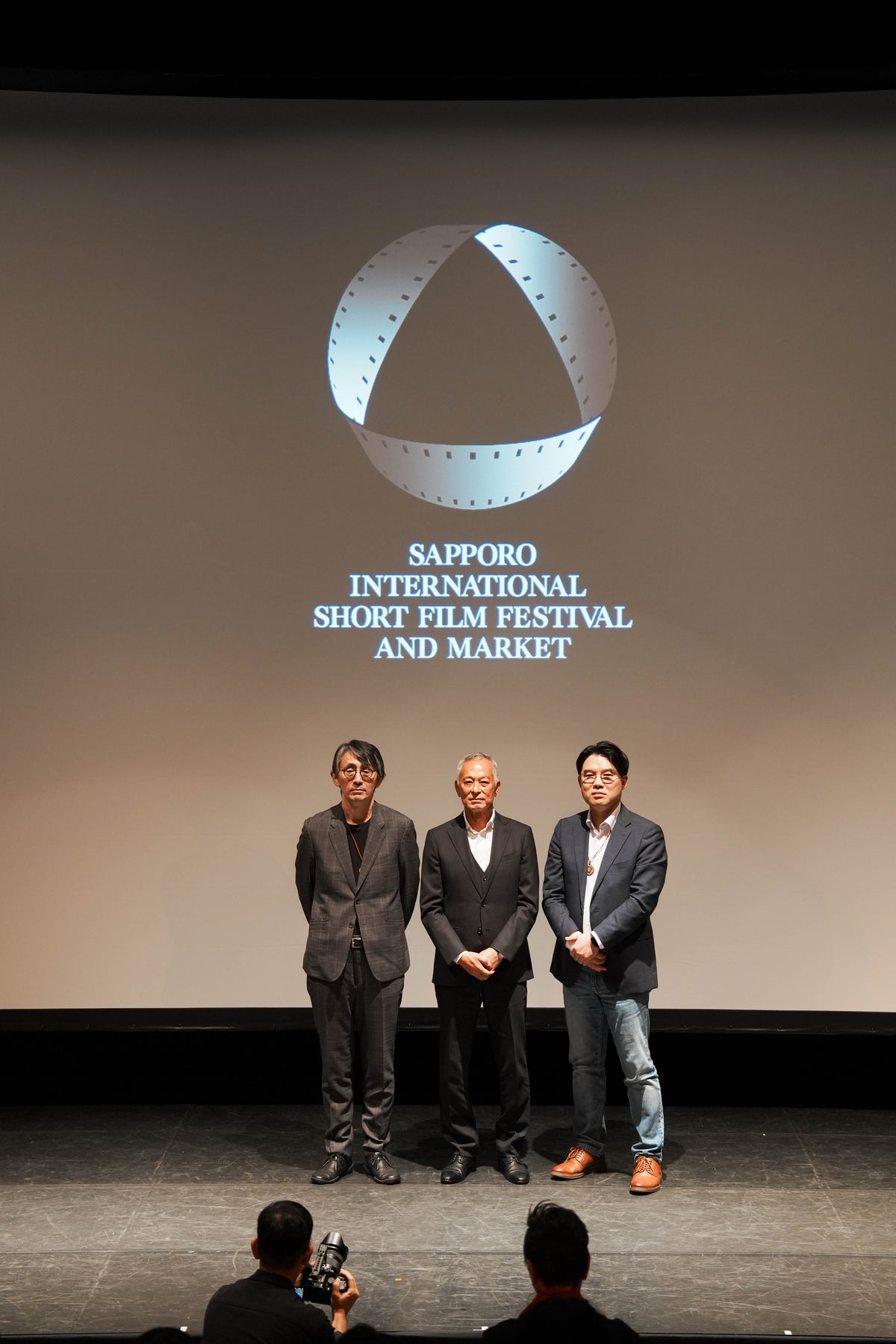 国際審査員(左から吉田大八さん、ジョニー・トーさん、イ・サンフンさん)