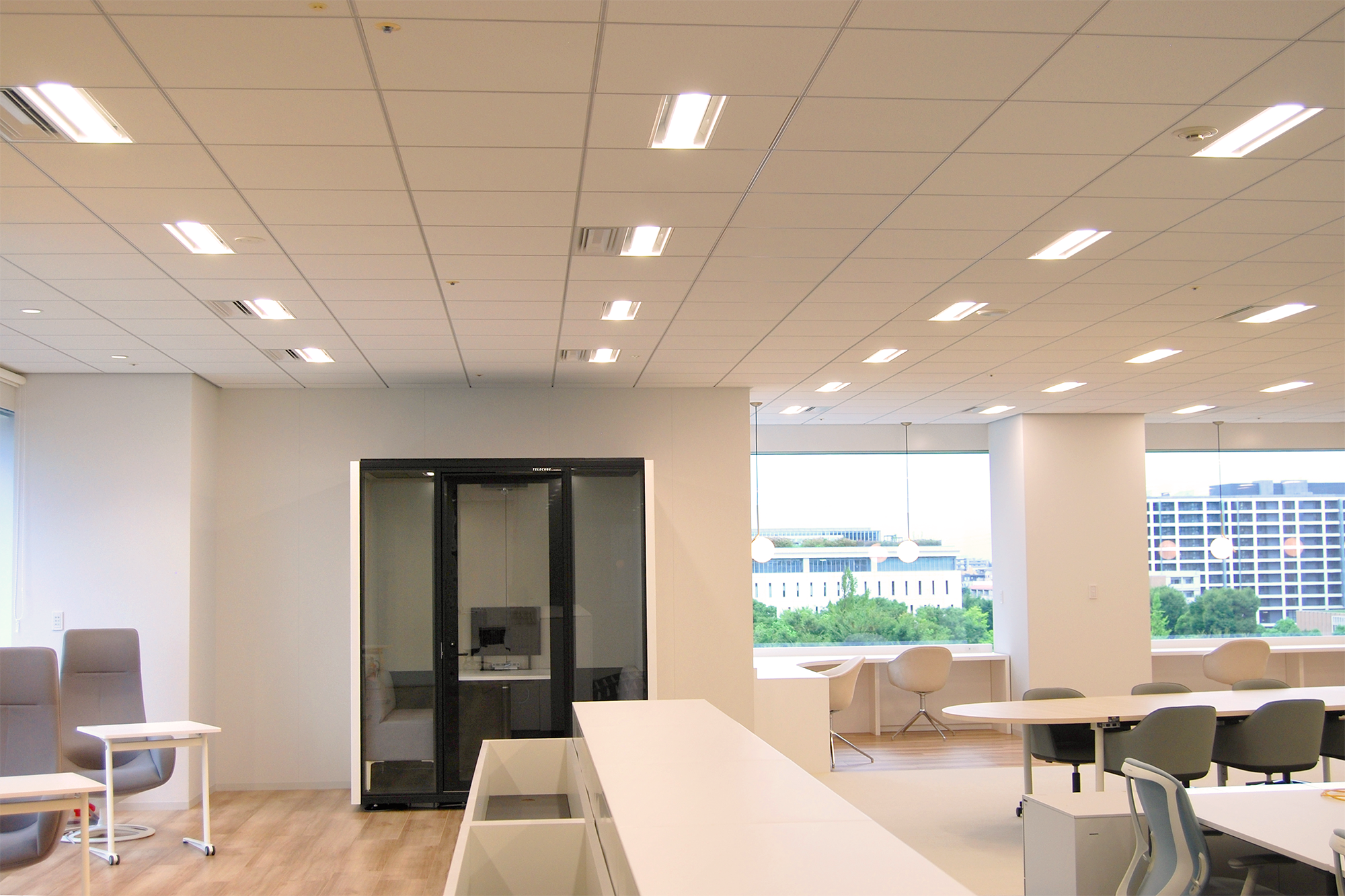 鈴茂器工　中野本社　様々なデスク