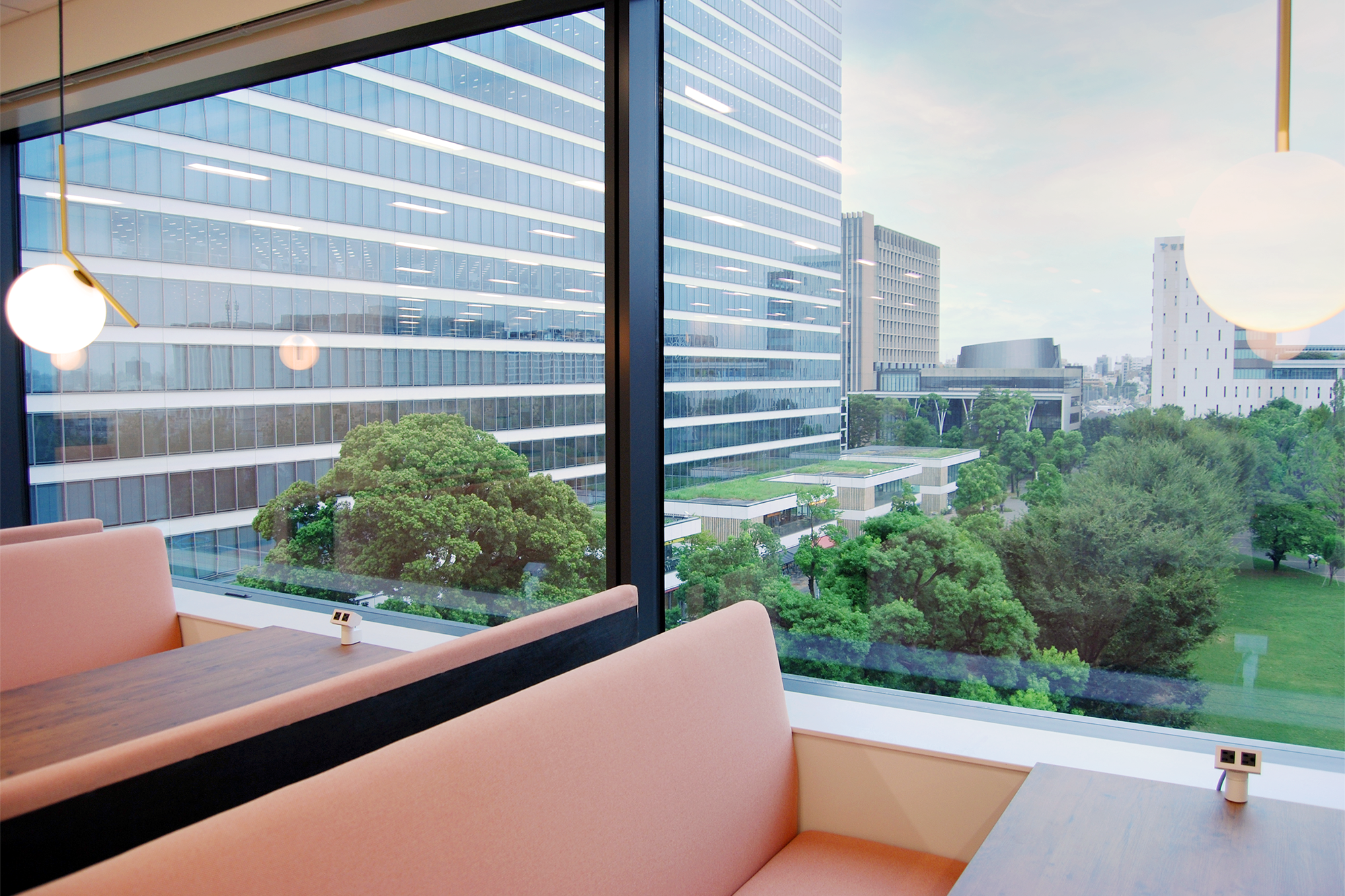 鈴茂器工　中野本社　開放的な空間