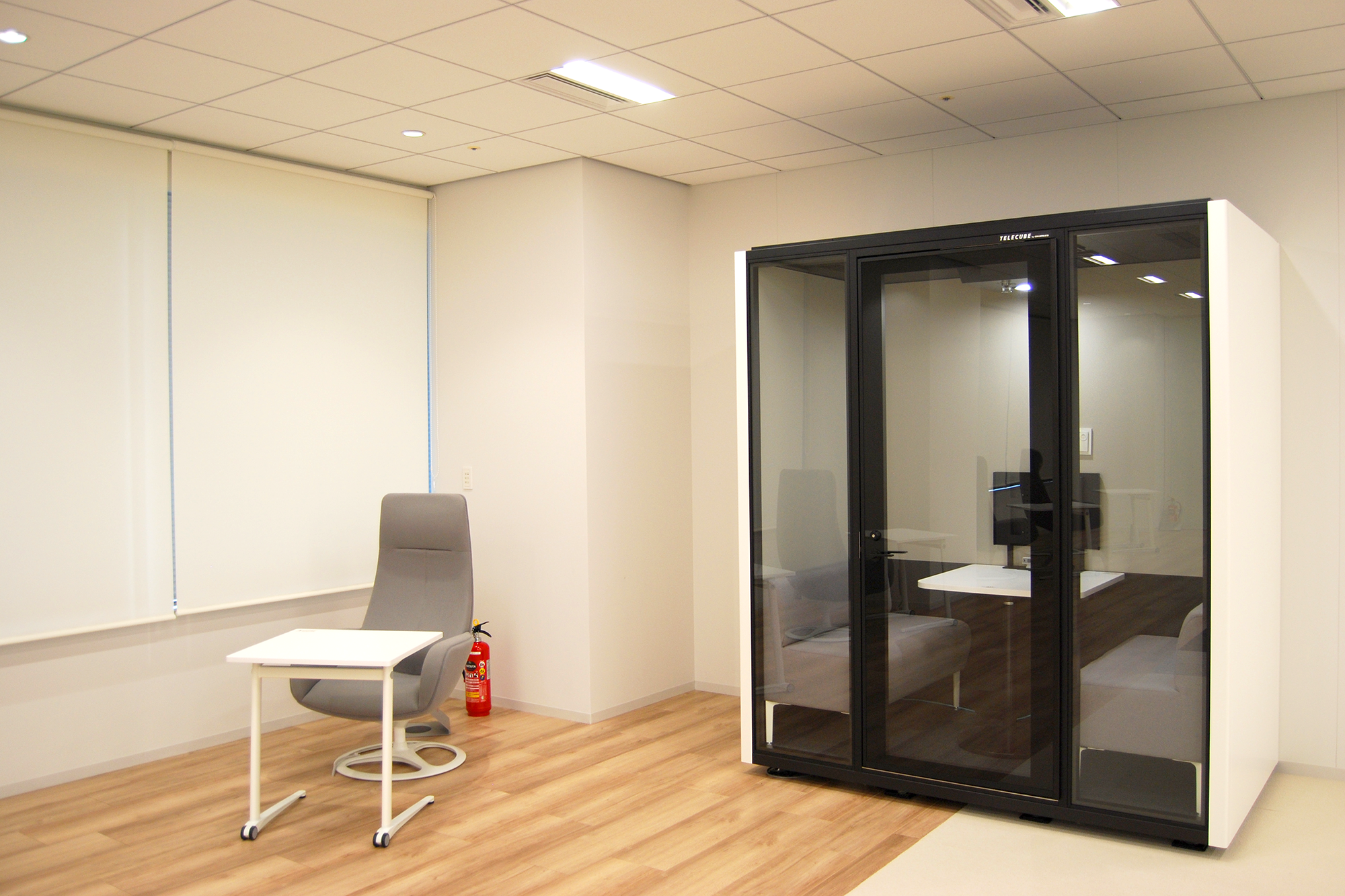 鈴茂器工　中野本社　集中できるワークブース