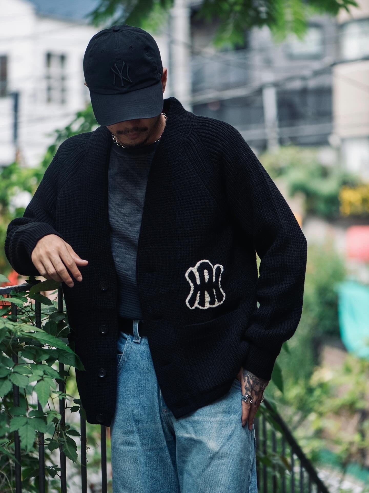 HOLLYWOOD RANCH MARKET】「HR」ワッペンをあしらった新作ニット