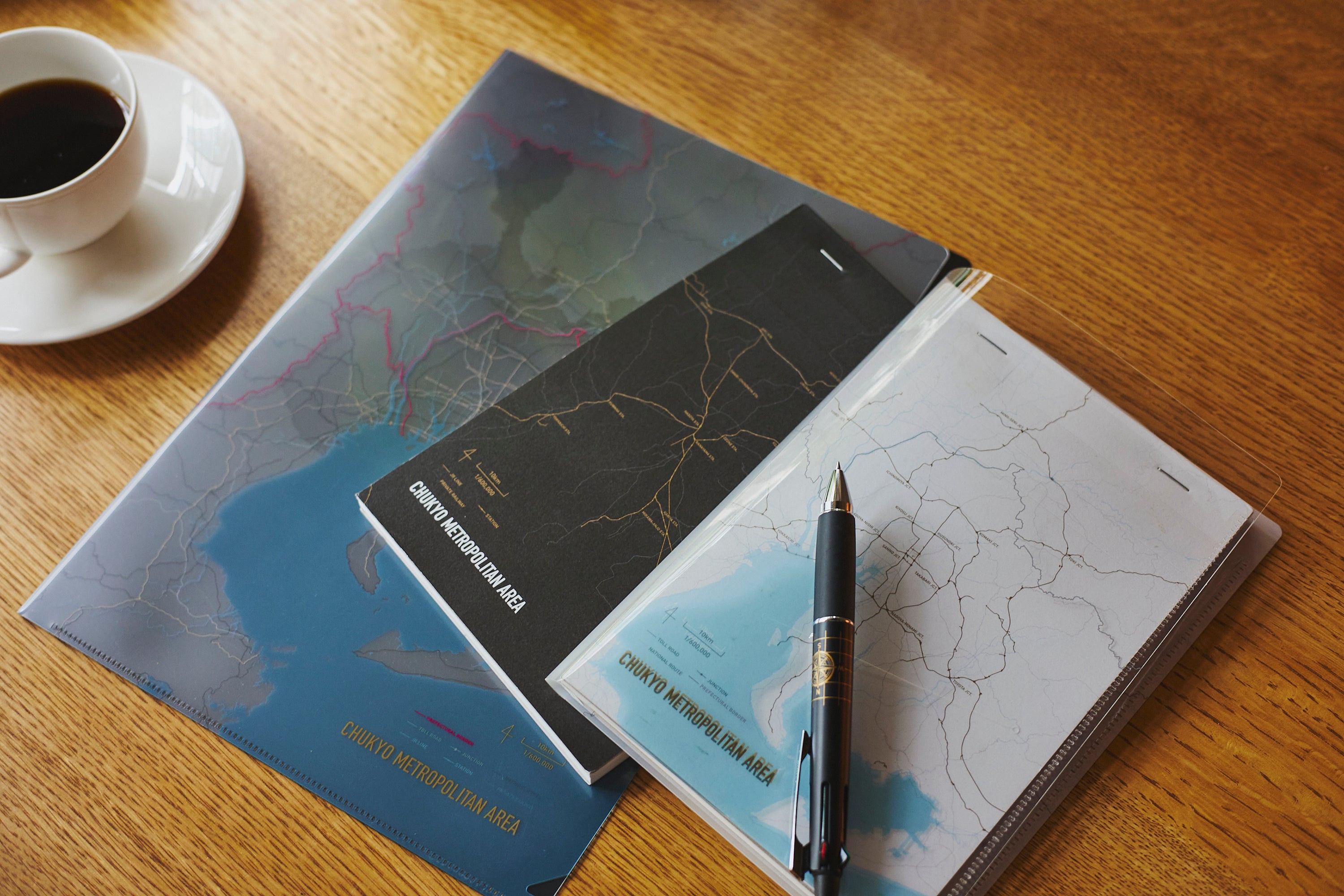 ▲各エリアの道路網と鉄道網がデザインされたステーショナリー