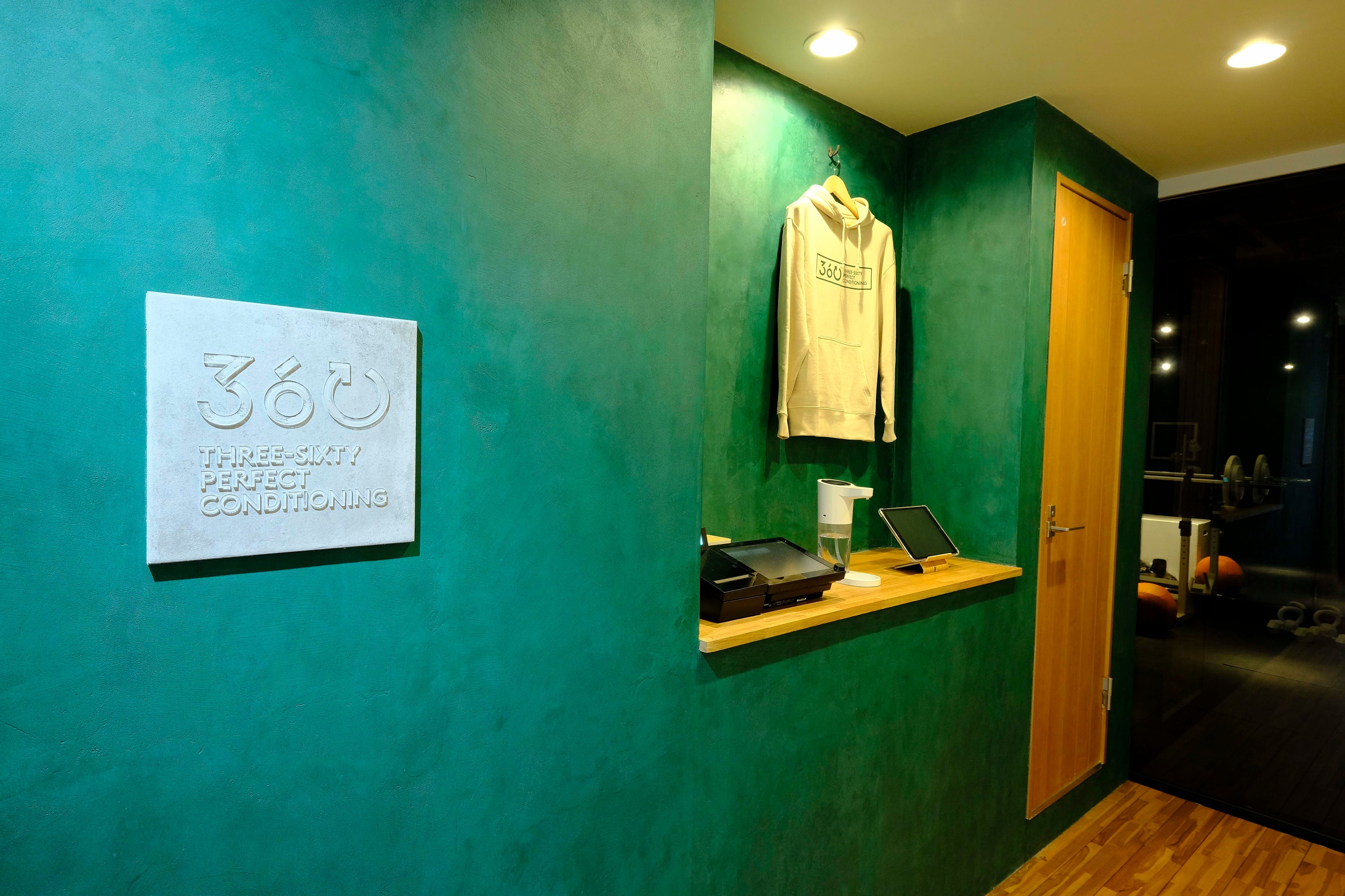 360ジム 内観 受付エリア