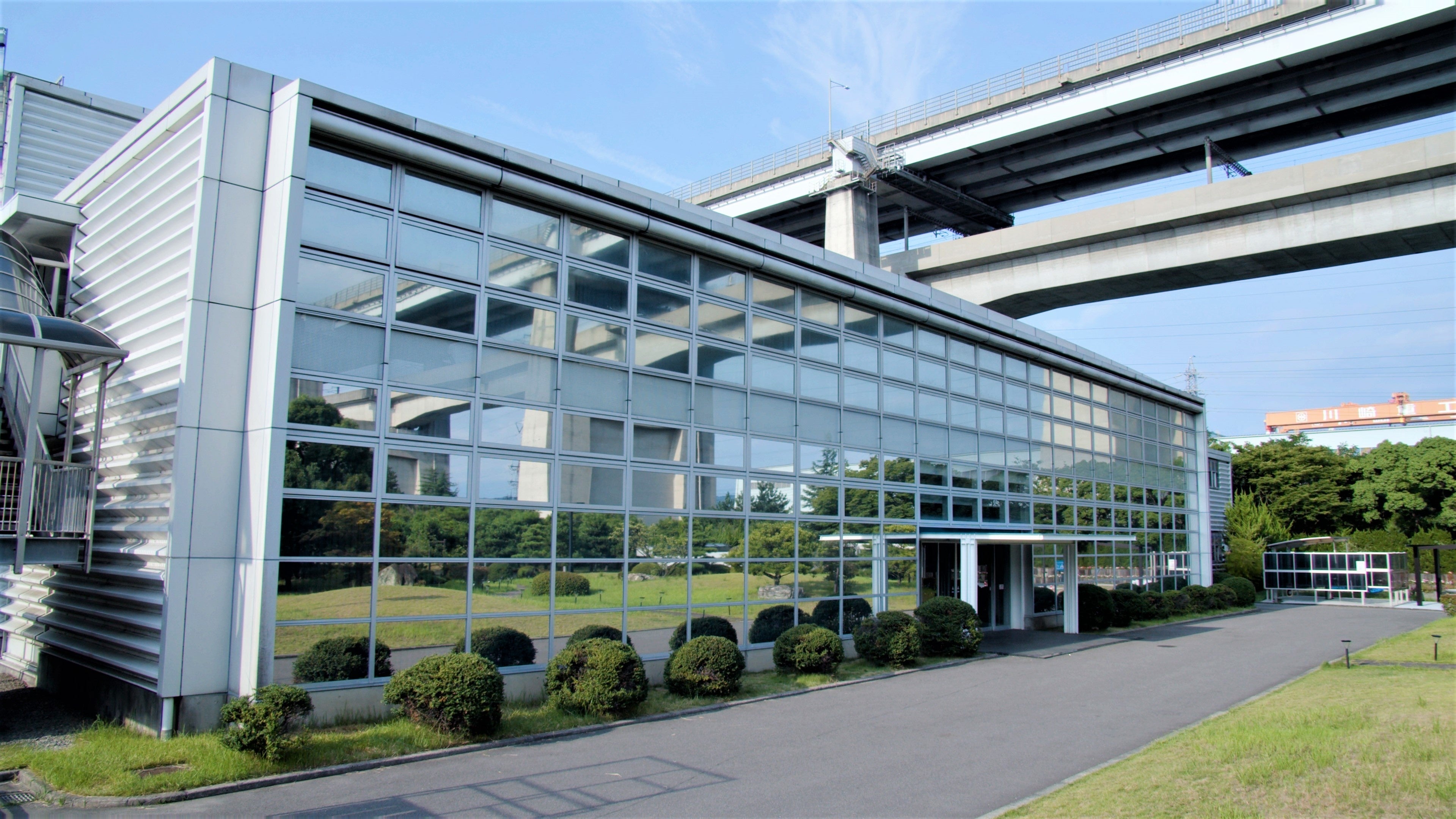 エクステリア施工技術研修所「DO SPACE 四国」外観