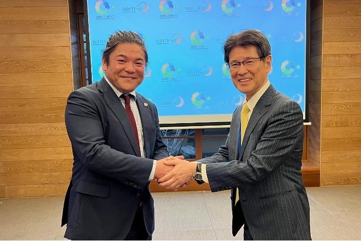 左：花岡和佳男（（株）シーフードレガシー 代表取締役社長） 右：伊藤良仁（スクレッティング（株）代表取締役）