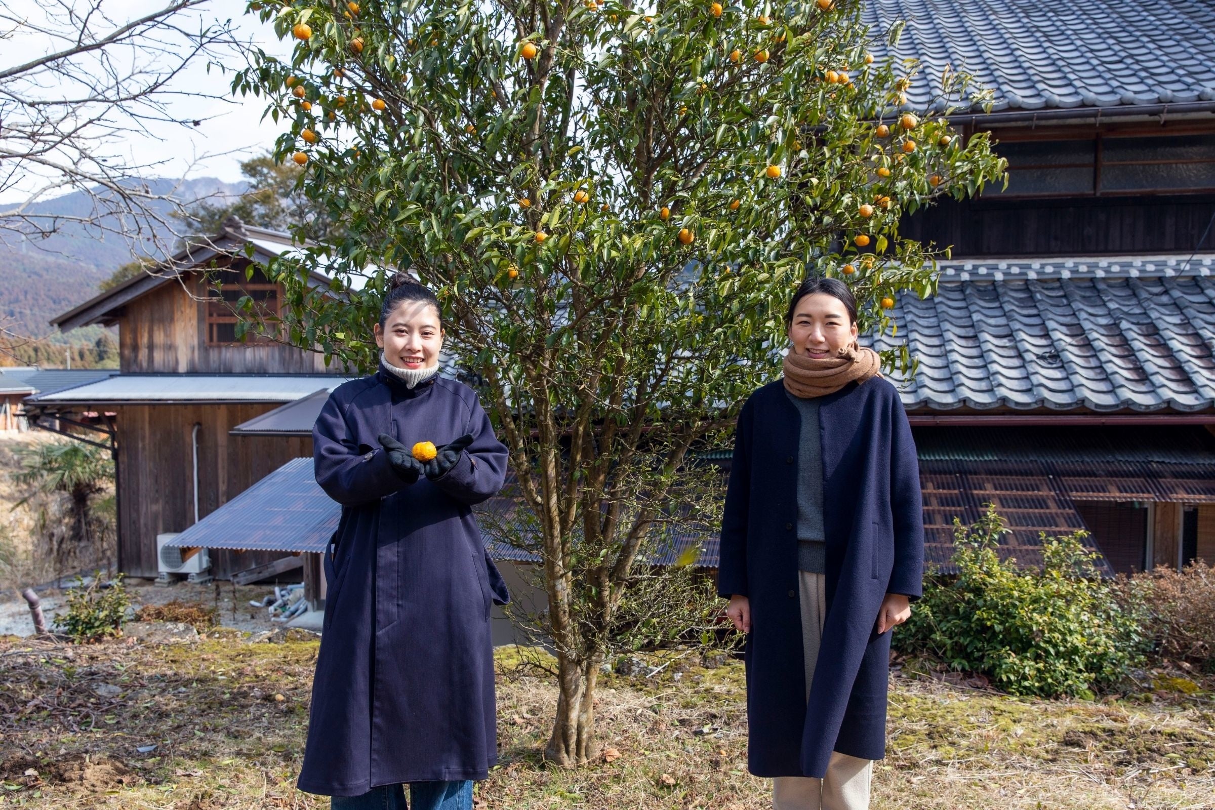 前田エマさん（左）と『そにのわの台所 katte』コーディネーター・森裕香子さん（右）