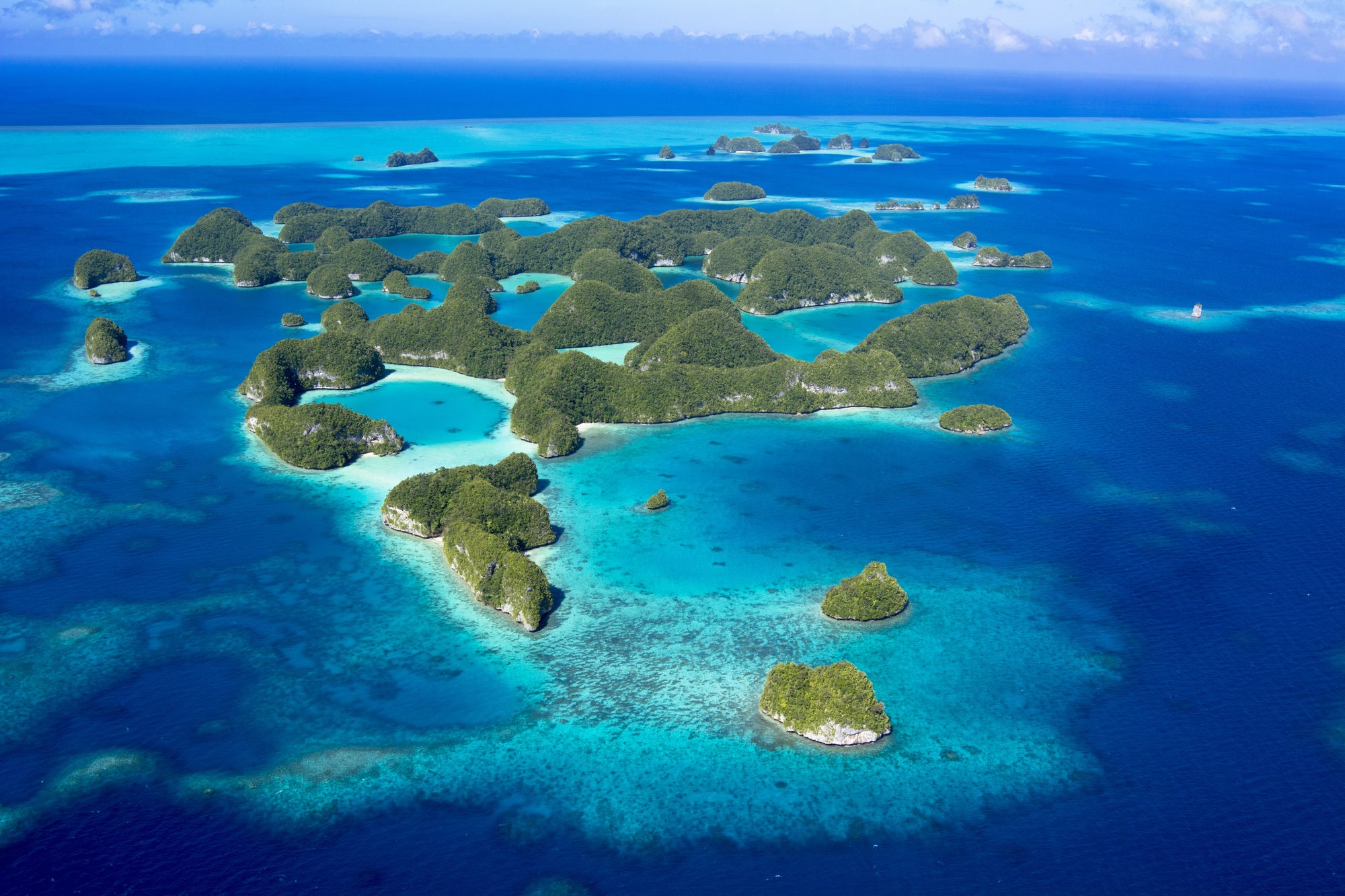 550の島々と青い海が織り成す景観美・パラオ（コロール）