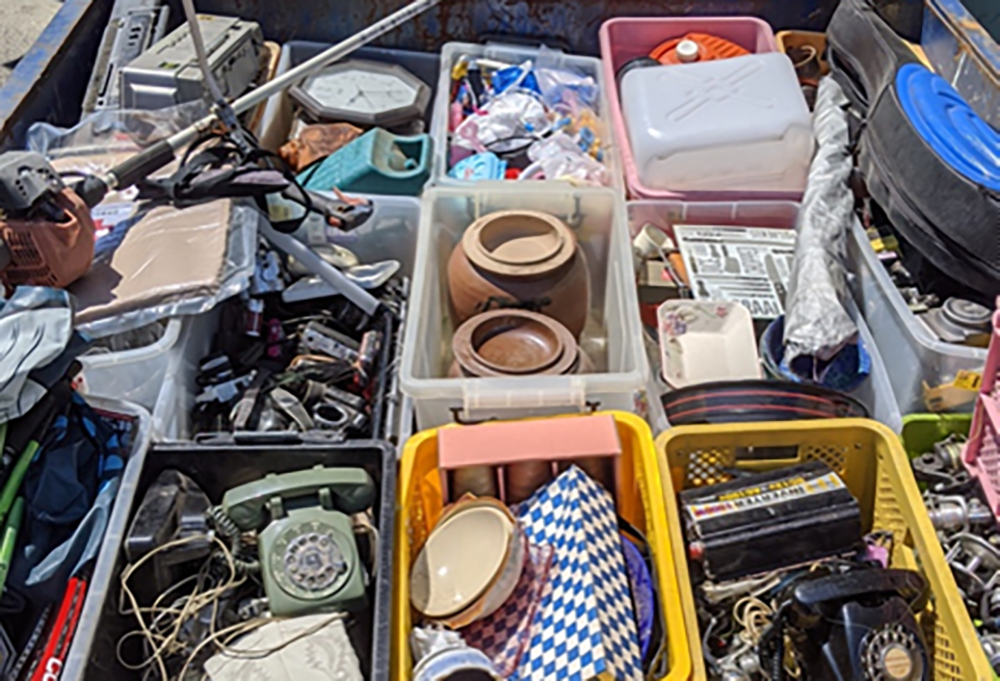 屋久島クリーンサポートセンターでのリユース品回収