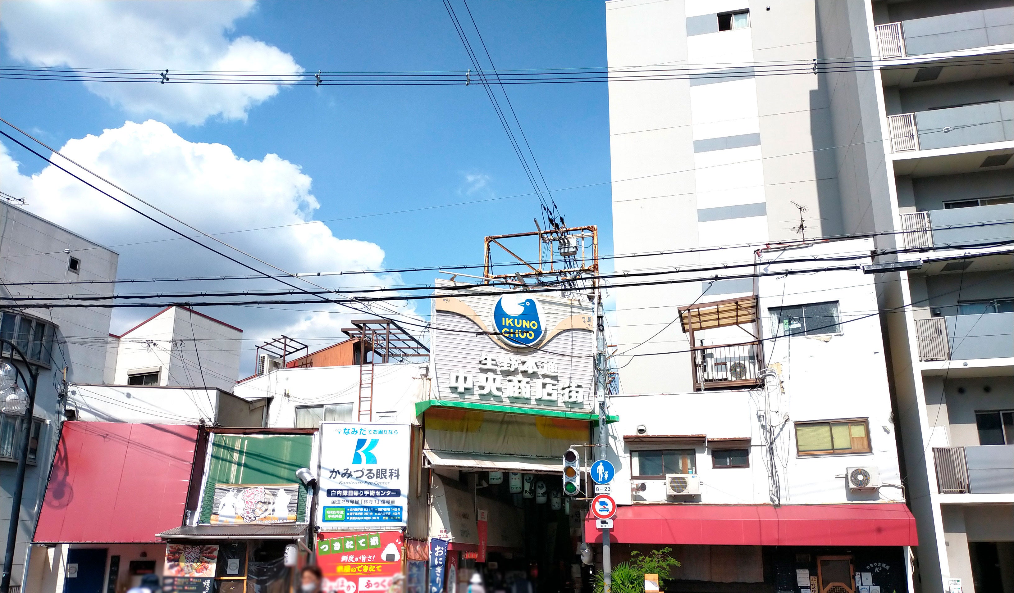 賑わいのあふれる商店街