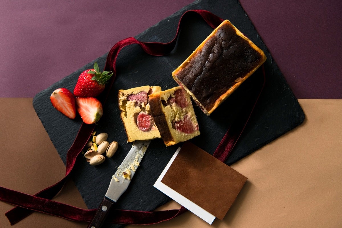 ホールサイズにてご用意いたしますのでご自身でカットしてお楽しみください