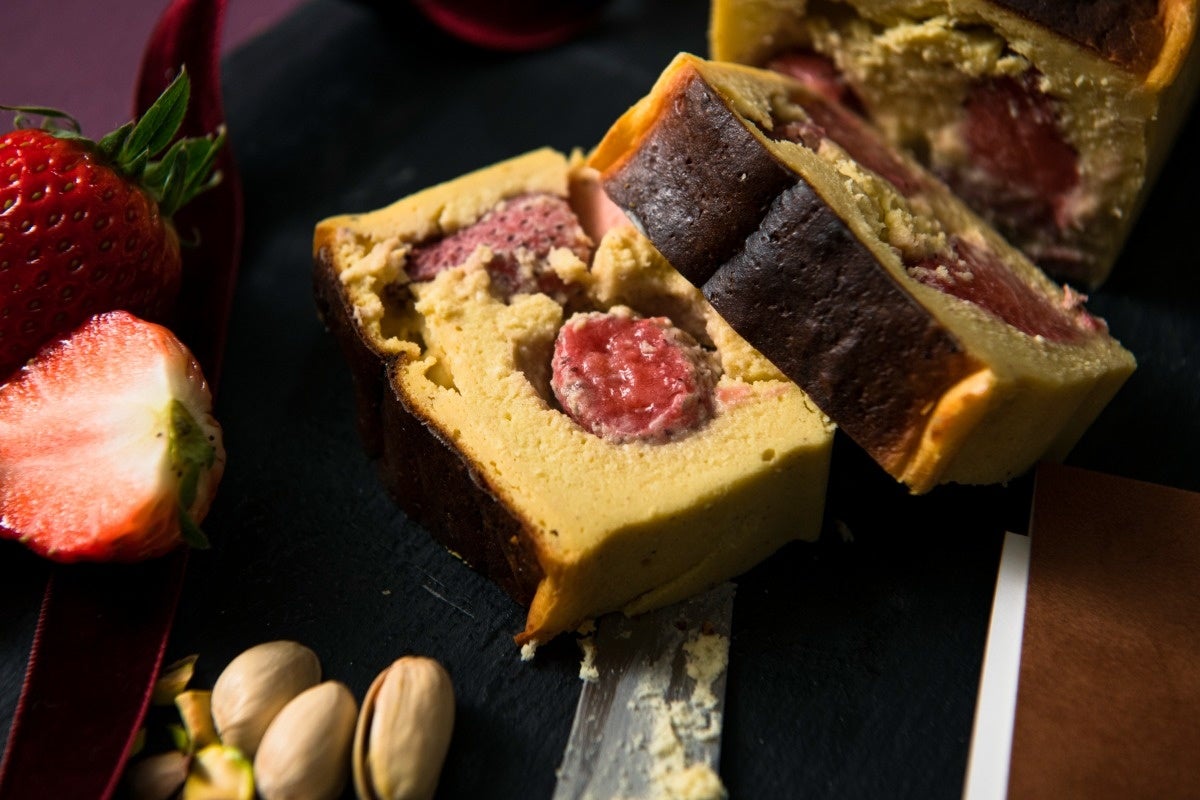 旅するチーズケーキ2022年２月のフレーバー　苺とピスタチオ