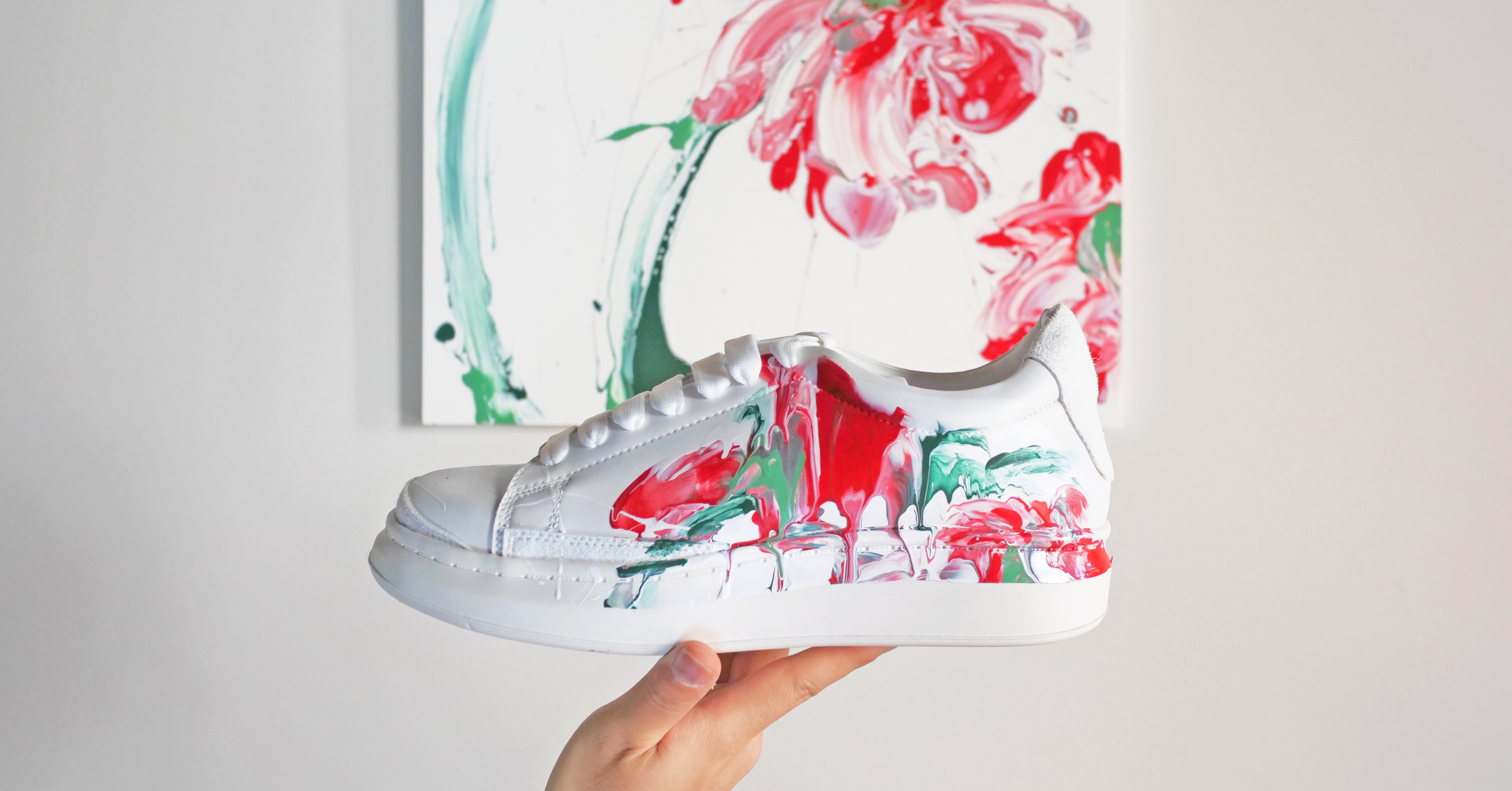 白スニーカーブランド「GO WITH WHITE」とアーティスト「木下友梨香