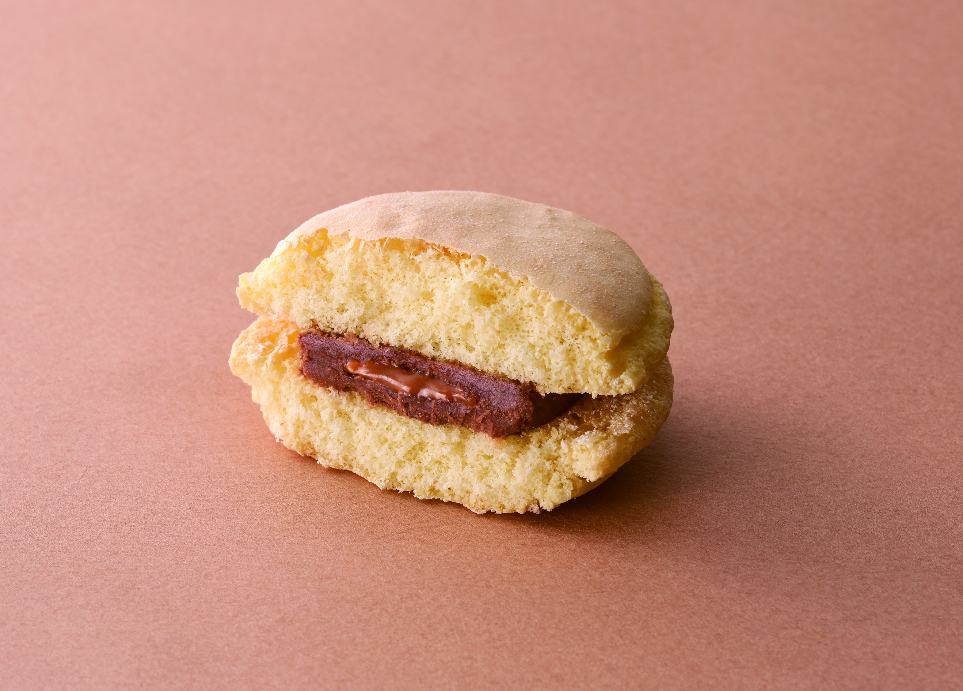 ふわブッセ　とろりとキャラメル＆ショコラ