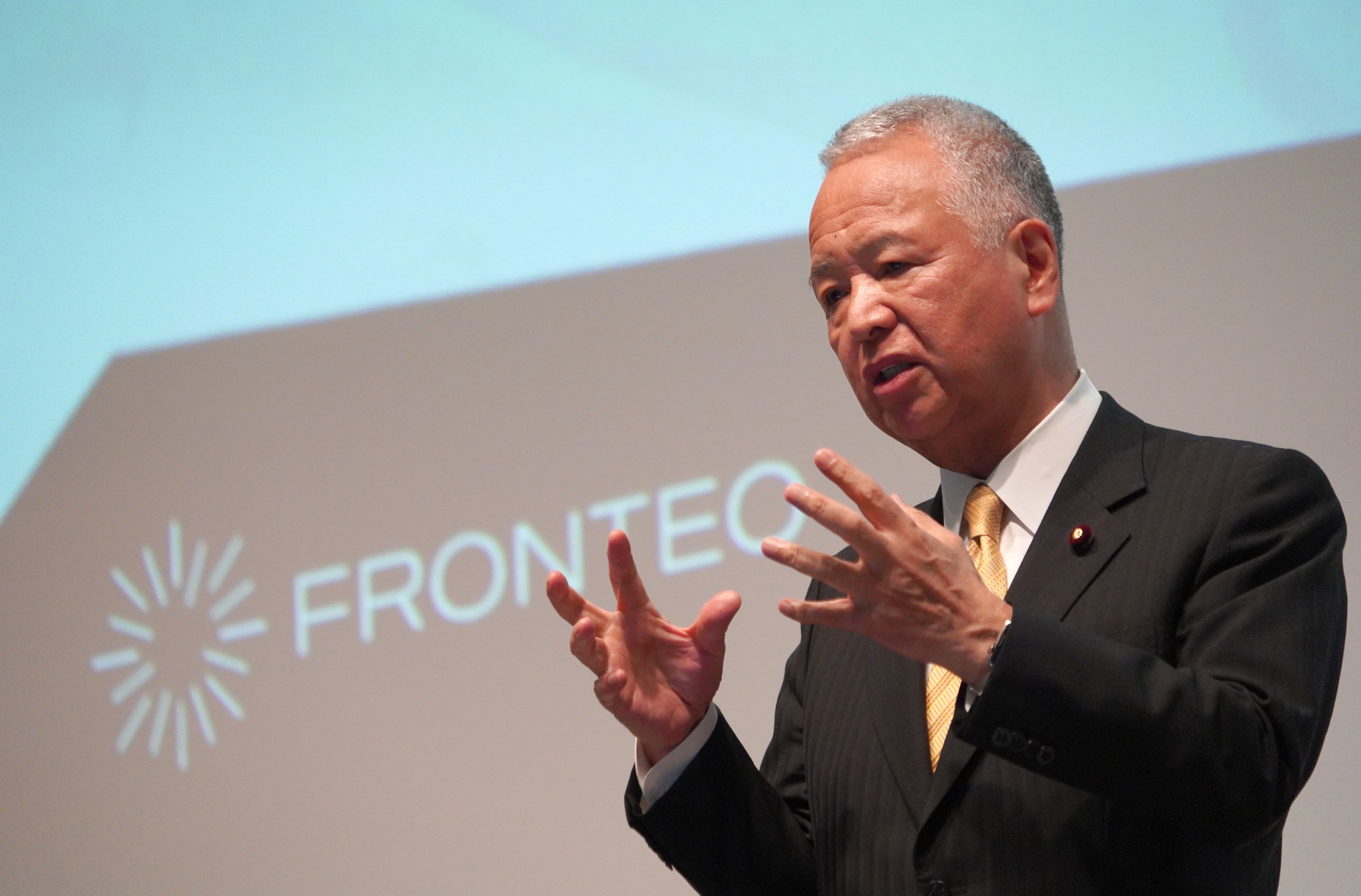 基調講演を行う甘利衆議院議員