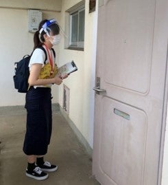 都営住宅に住む単身高齢者訪問時の様子