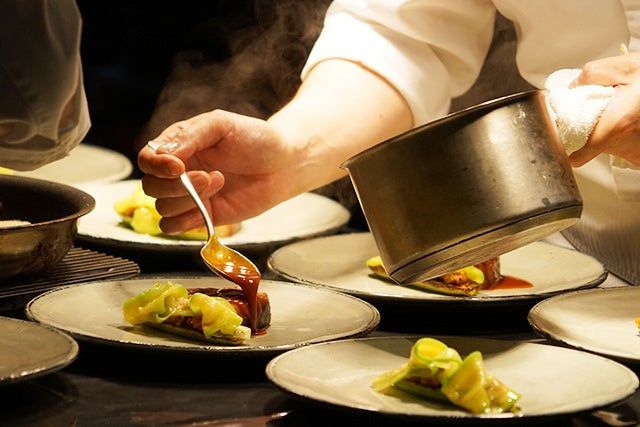 お肉料理のソースにも「やさしい革命」を使用