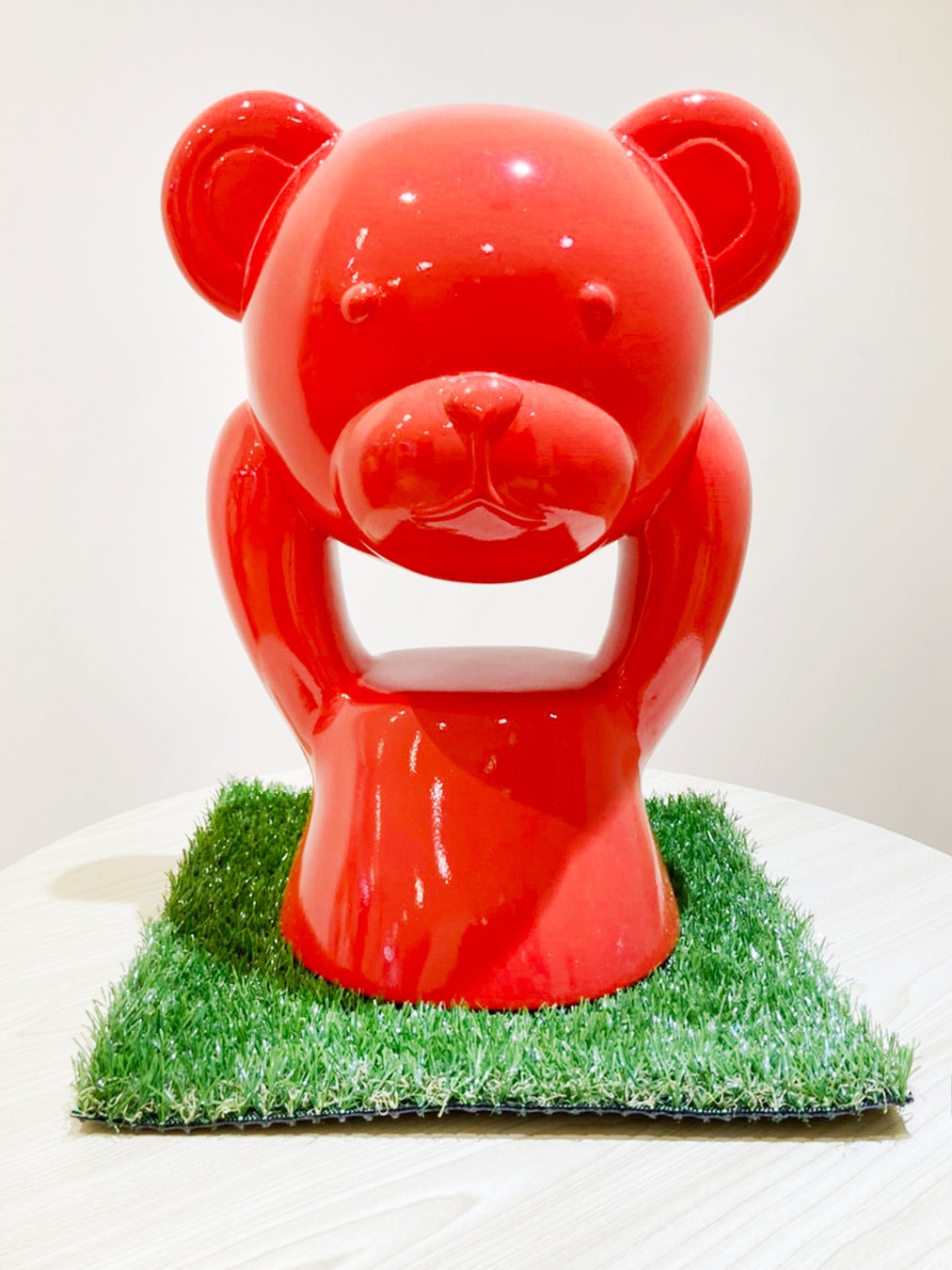 “コントロールベア”大型モニュメント