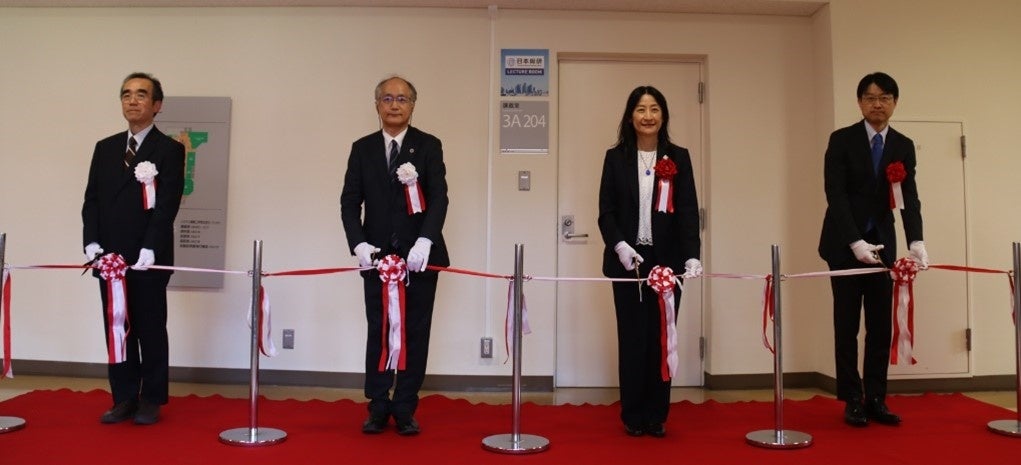 左から筑波大学 藪野理工学群長、加藤副学長、日本総研 寄高専務、大竹人事部長