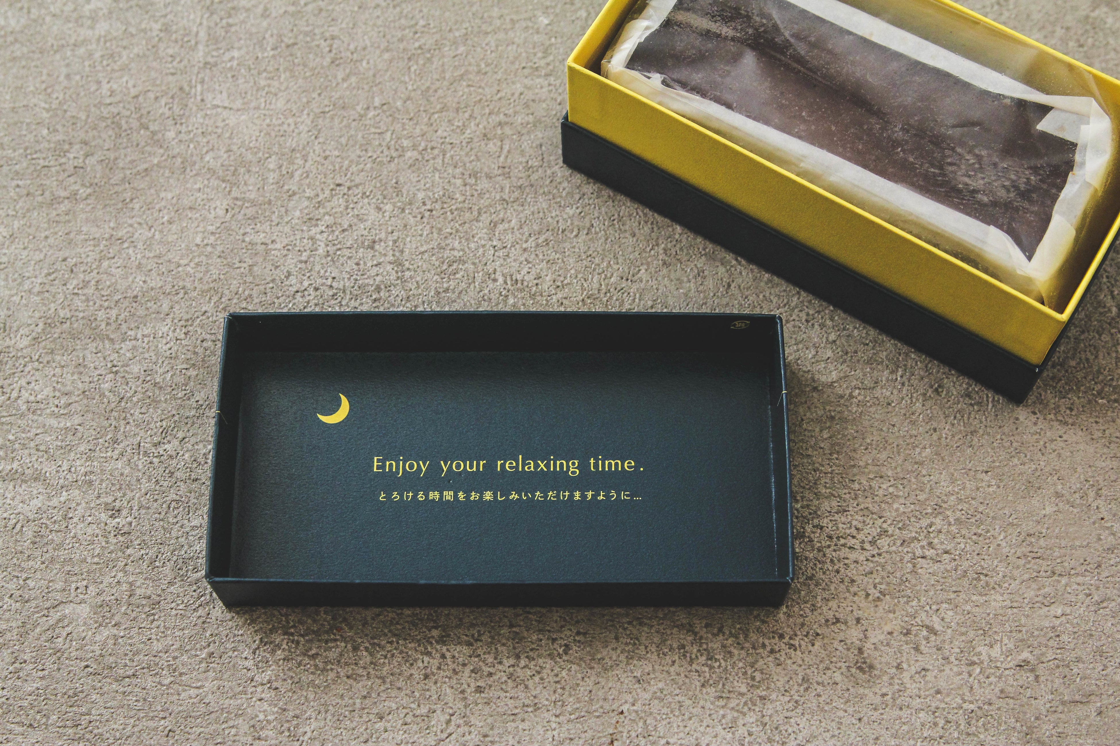 ケーキの箱の内側